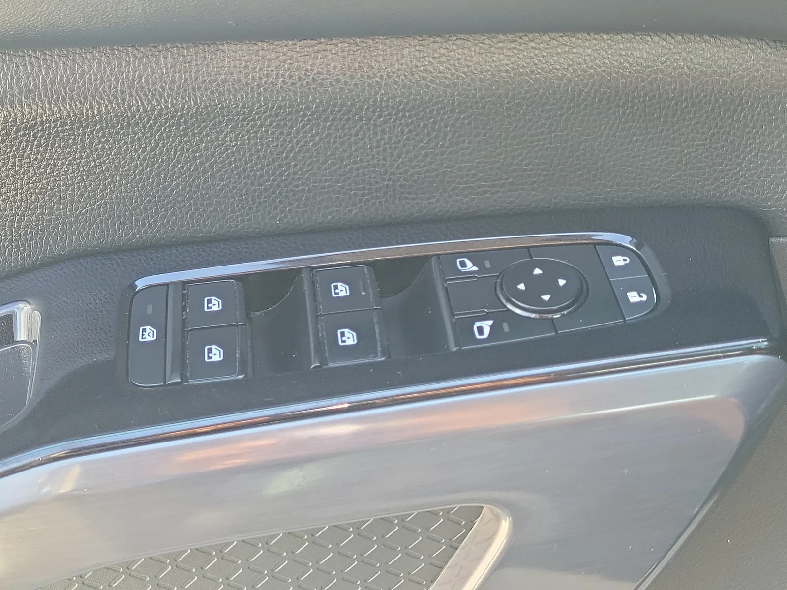2022 Nissan Pathfinder SL photo 29