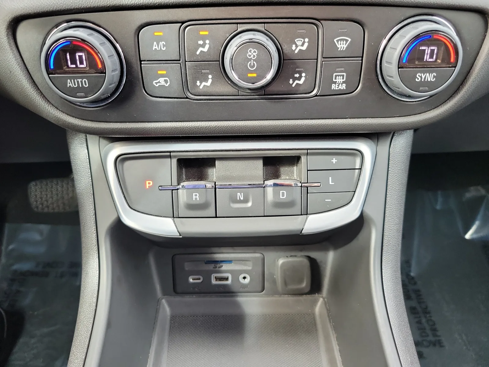2024 GMC Terrain SLT photo 23