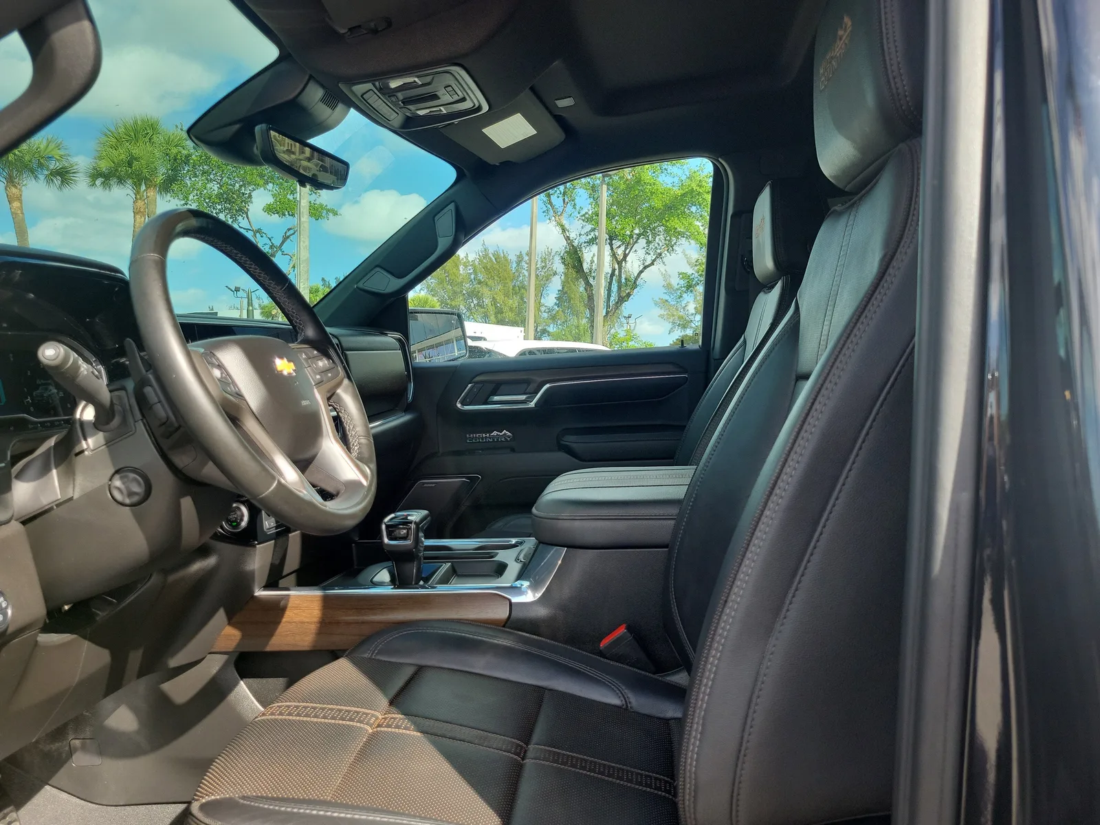 2024 Chevrolet Silverado 1500 High Country photo 10