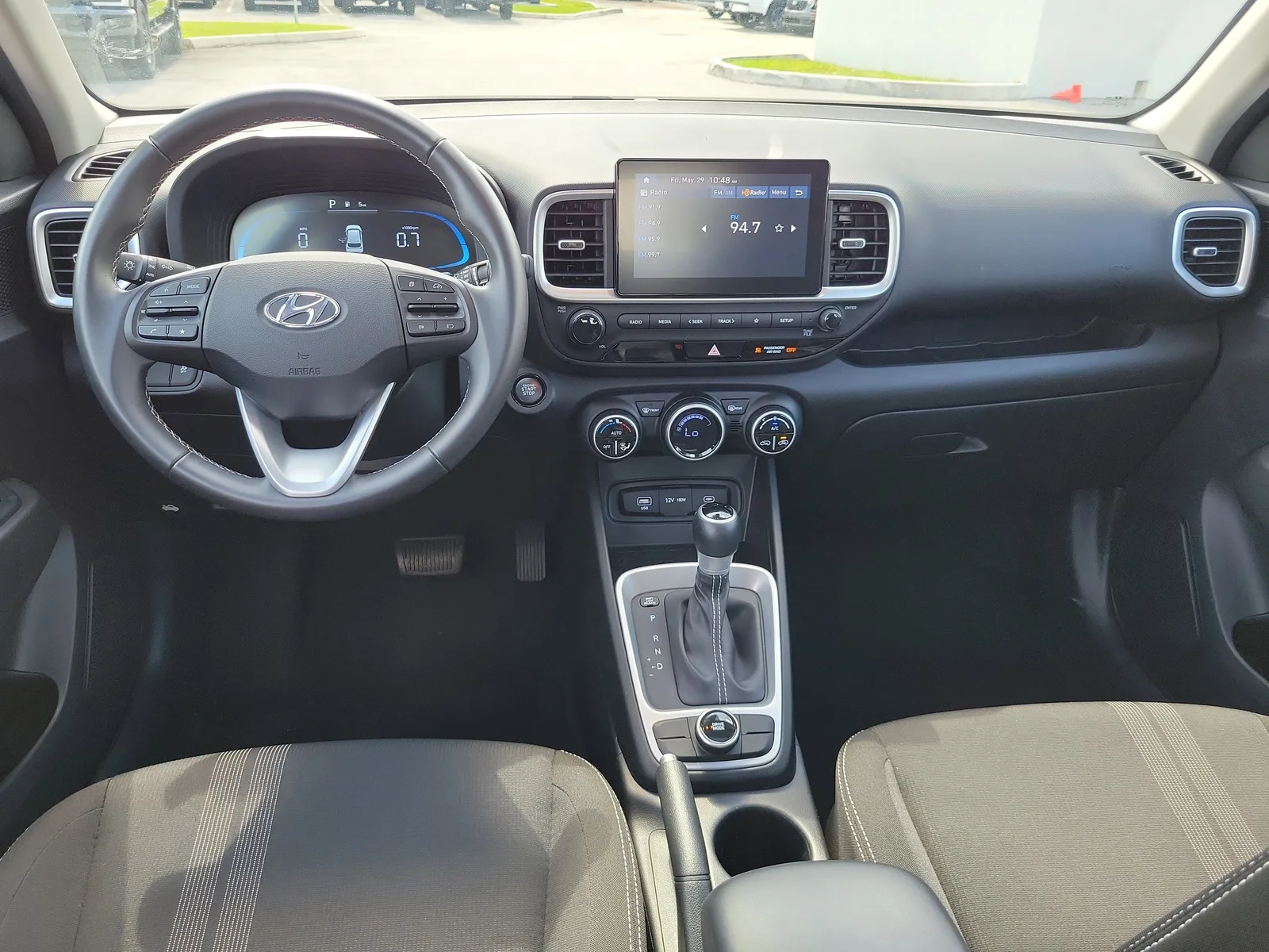 2025 Hyundai Venue SEL photo 17