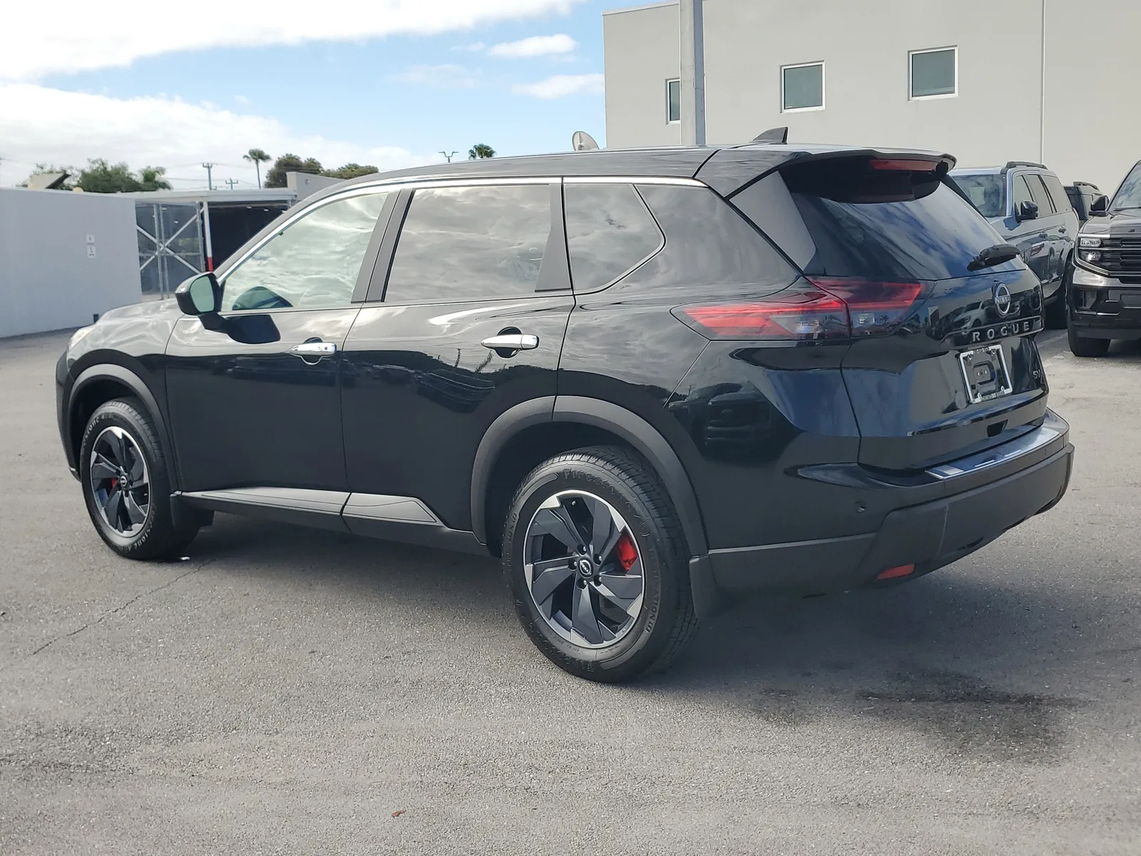 2024 Nissan Rogue SV photo 7