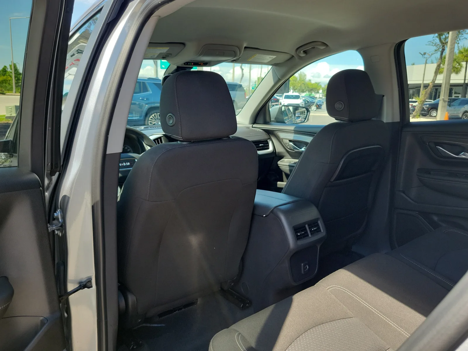 2024 GMC Terrain SLE photo 13