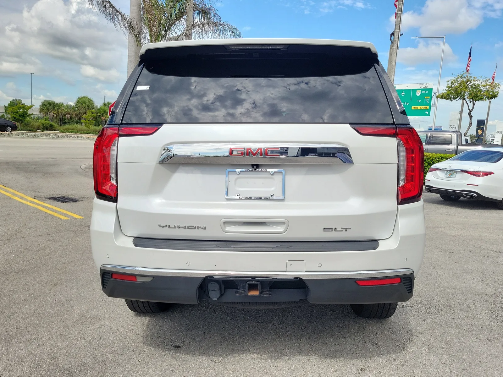 2022 GMC Yukon SLT photo 6