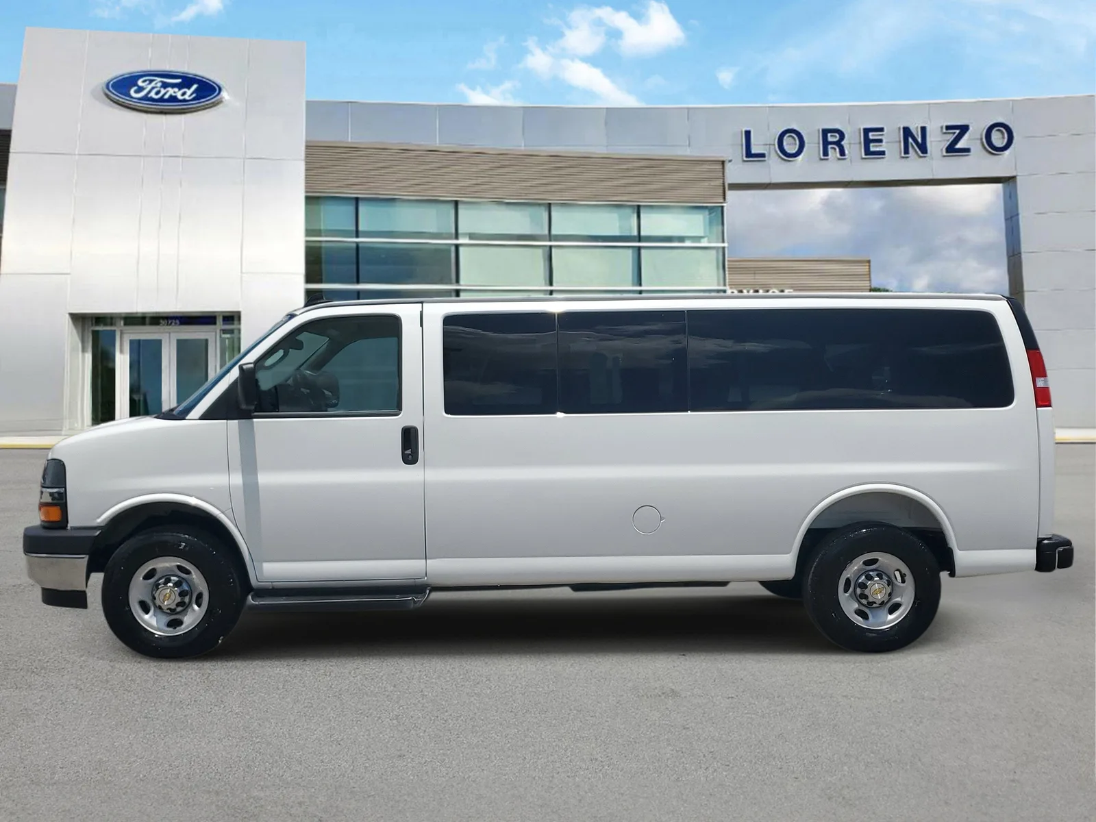 2025 Chevrolet Express Passenger LT photo 8