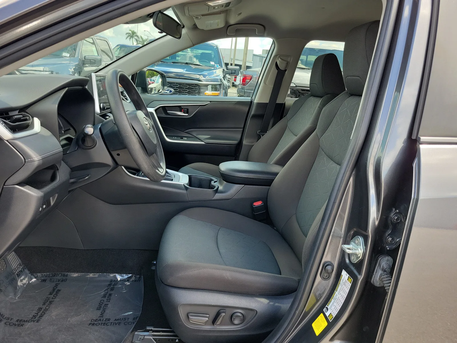 2023 Toyota RAV4 XLE photo 18