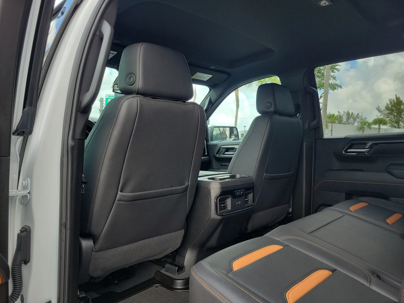 2025 GMC Sierra 1500 AT4 4WD photo 14