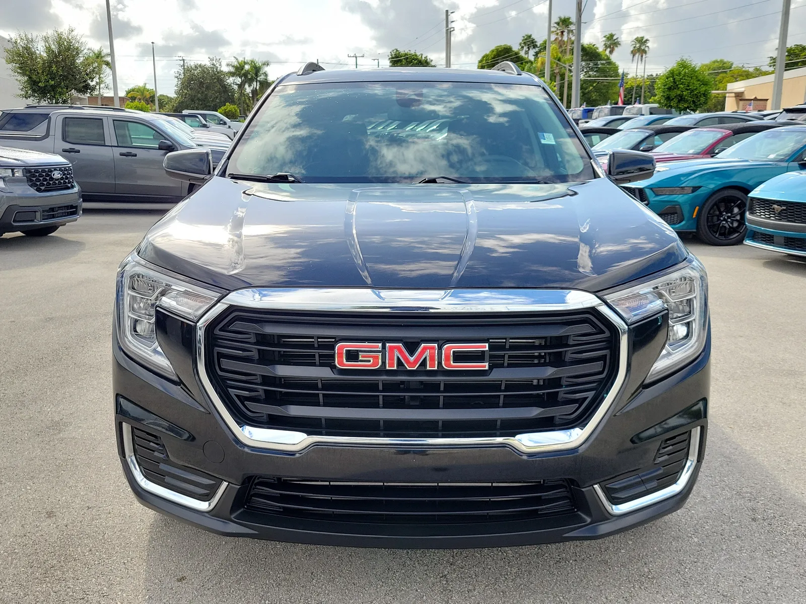 2023 GMC Terrain SLE photo 2