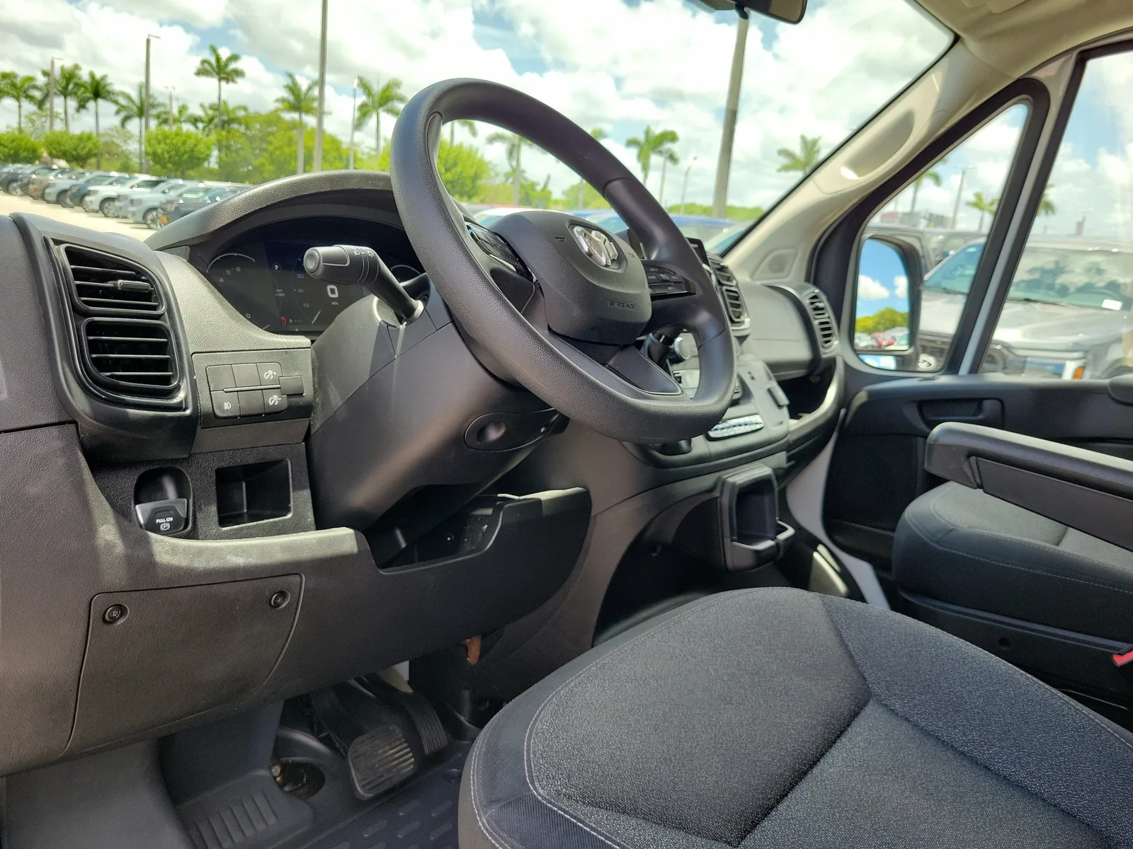 2025 RAM ProMaster Cargo Van Tradesman photo 9