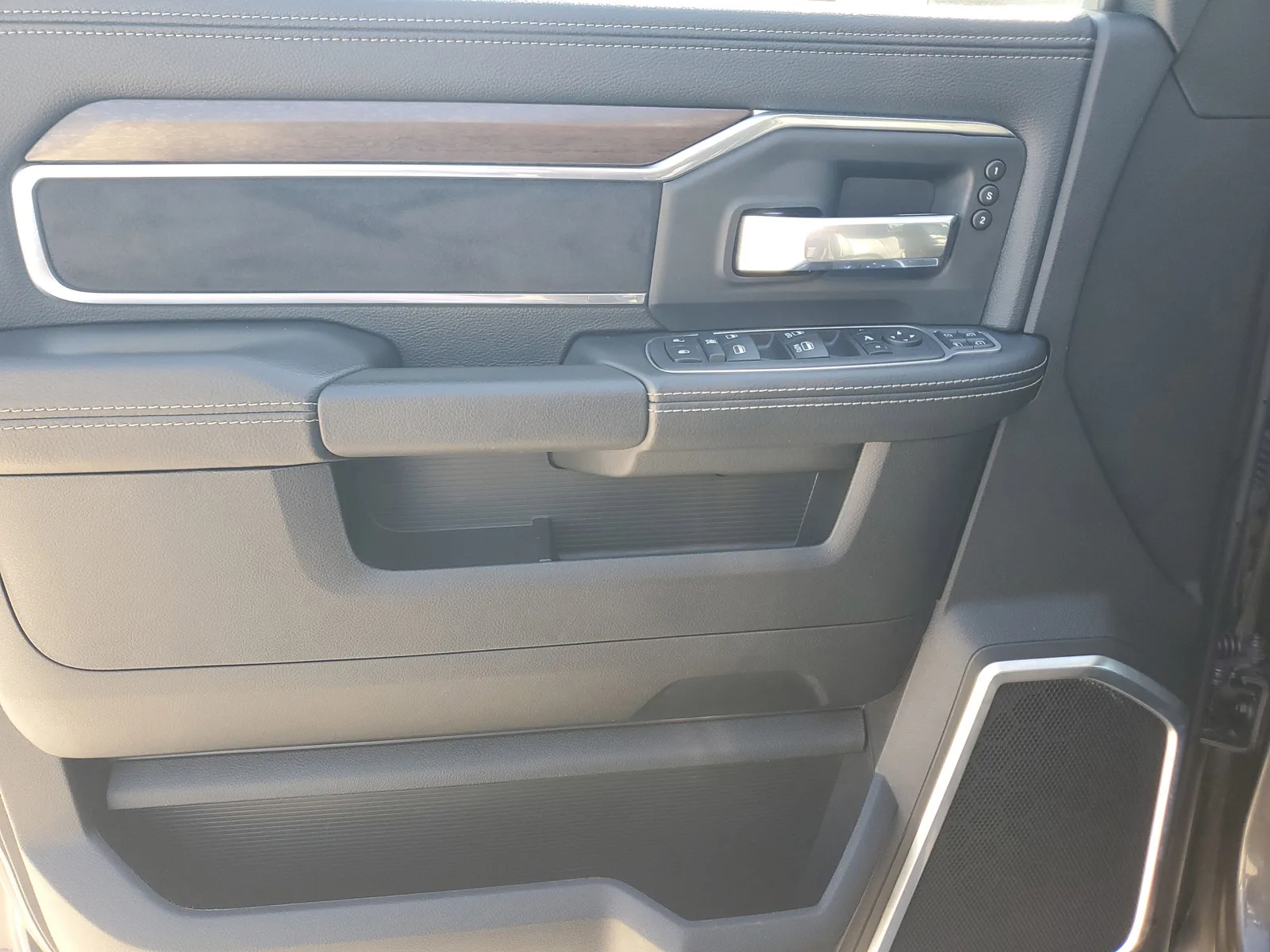 2024 RAM 2500 Laramie 4WD Diesel photo 25