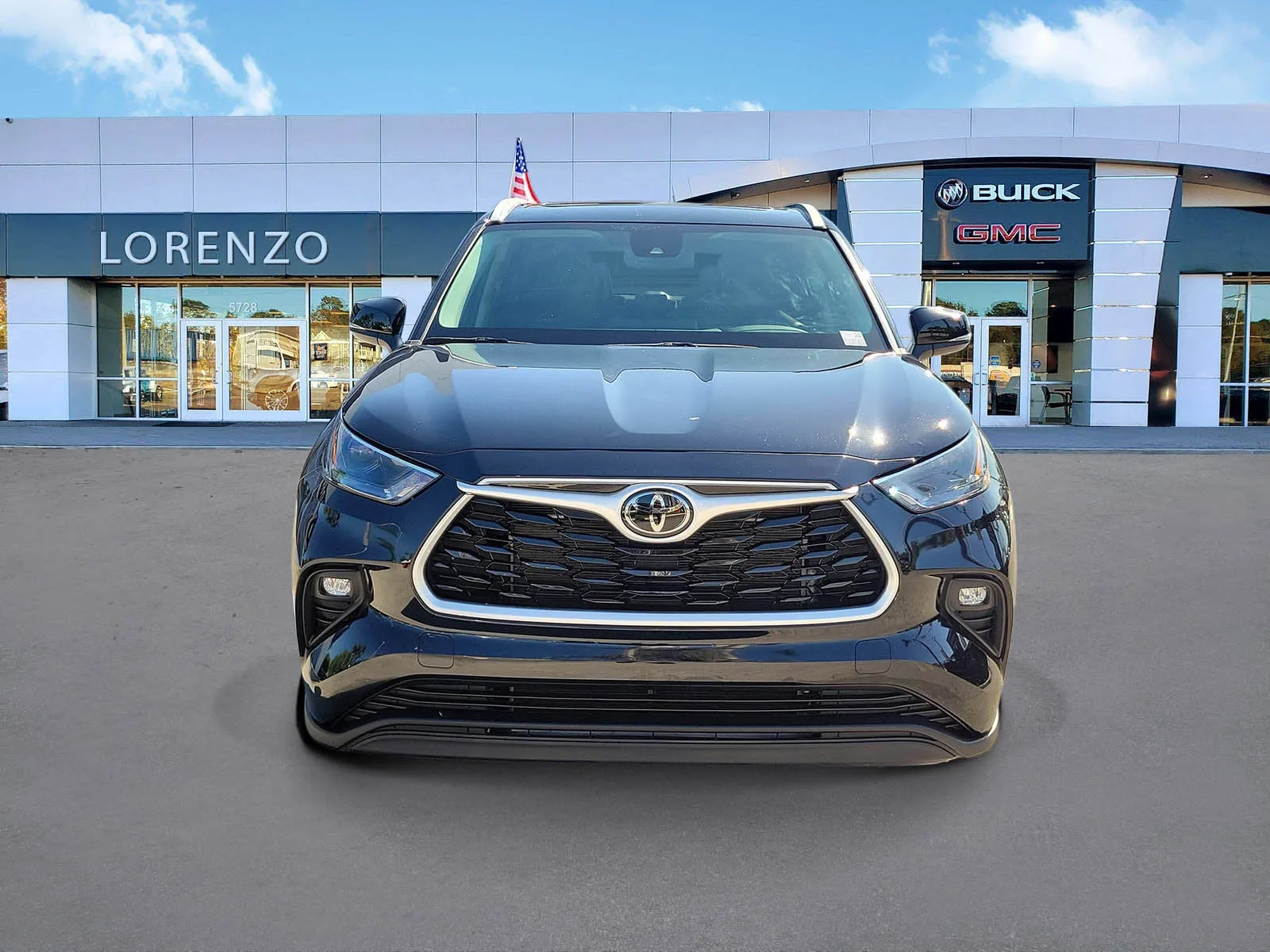 2023 Toyota Highlander L photo 2