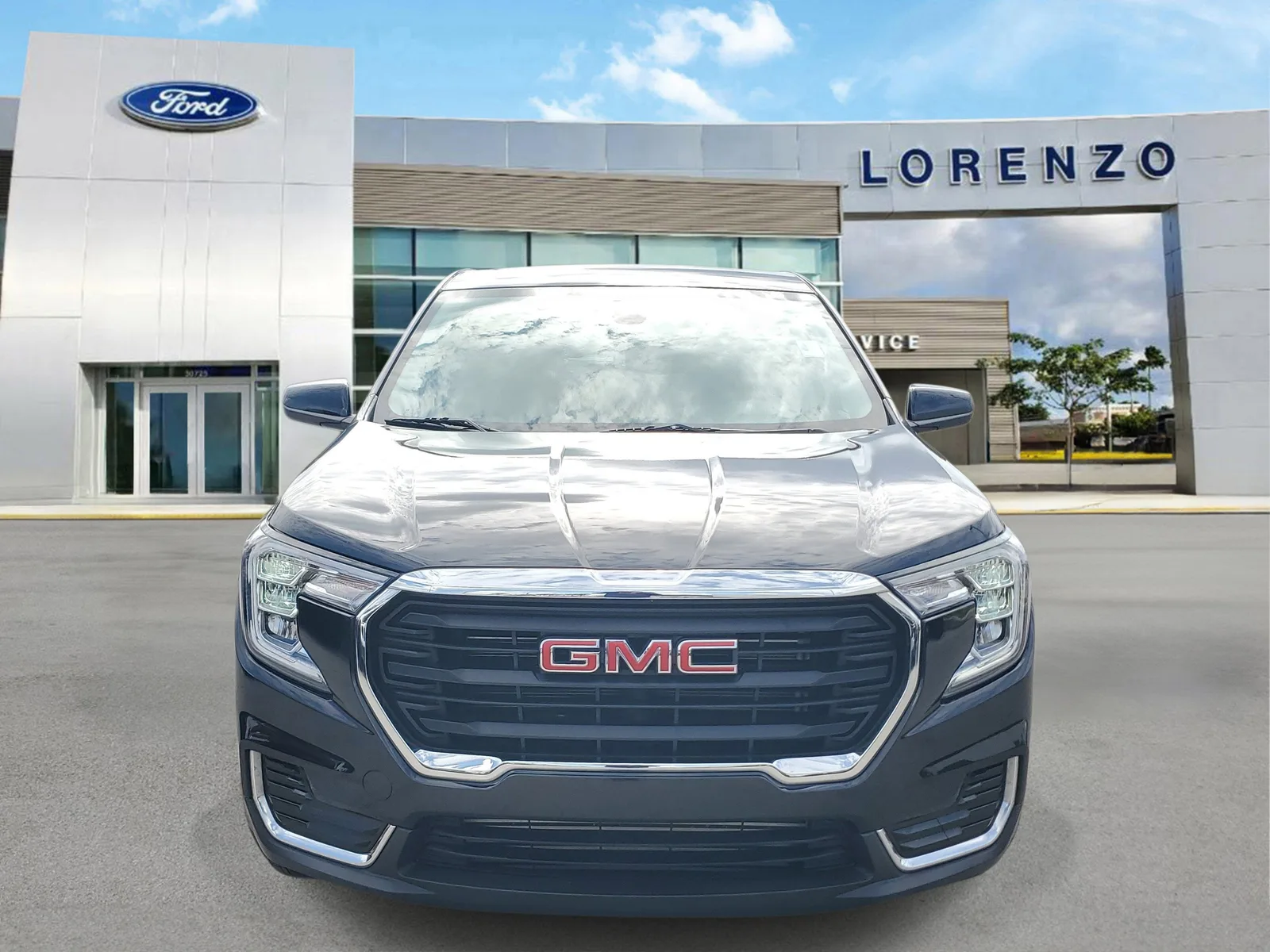 2024 GMC Terrain SLE photo 2