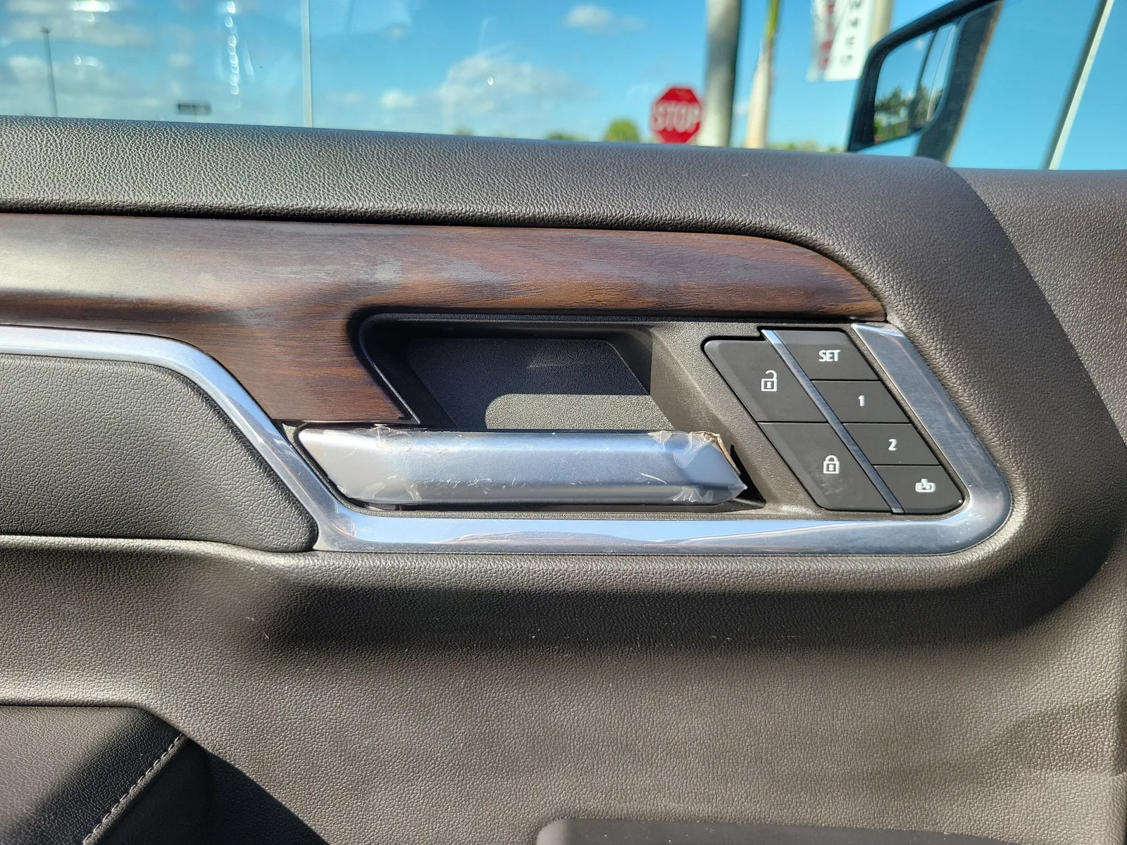 2024 GMC Sierra 1500 SLT photo 22