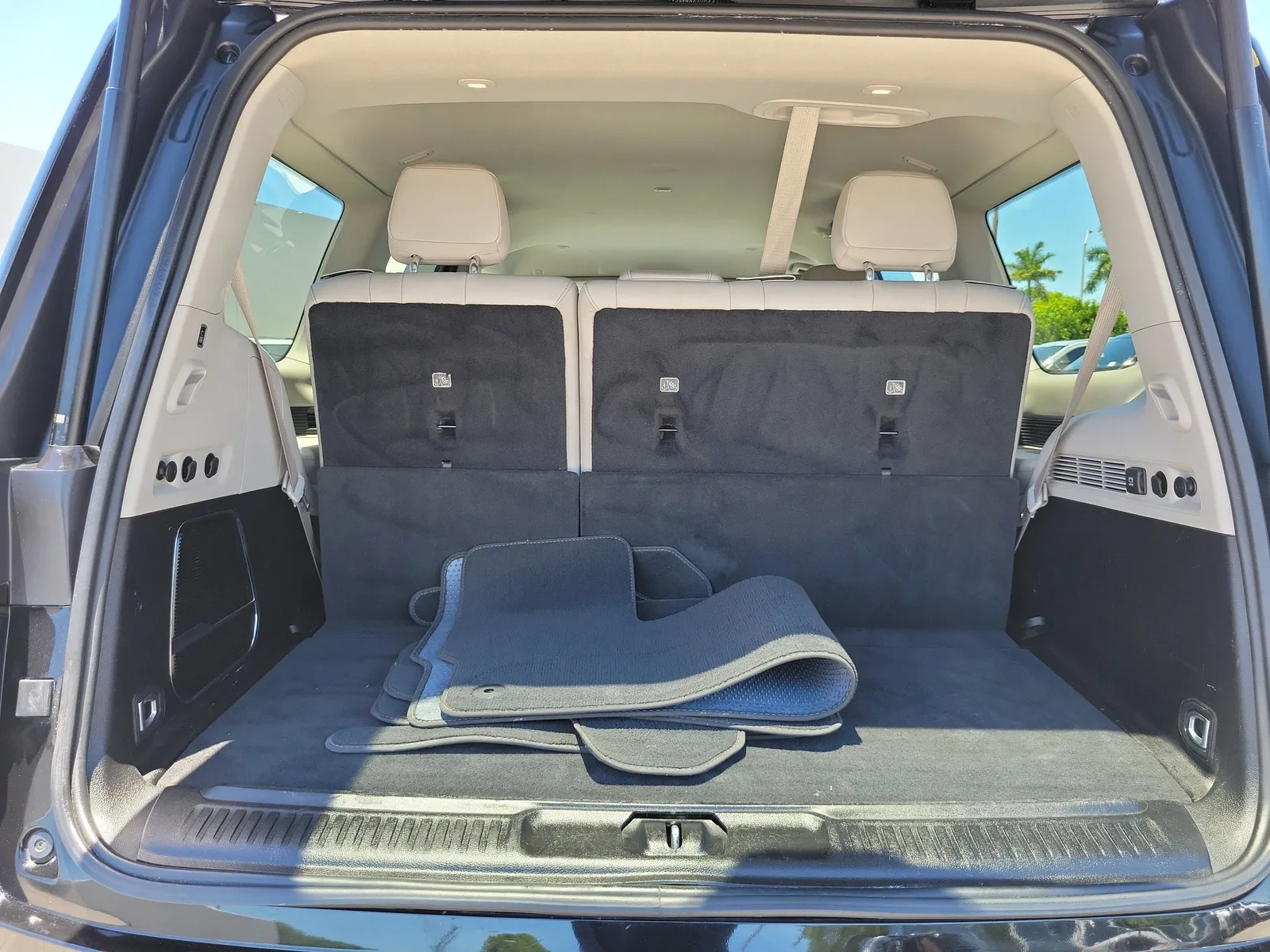 2023 Jeep Wagoneer Base photo 16