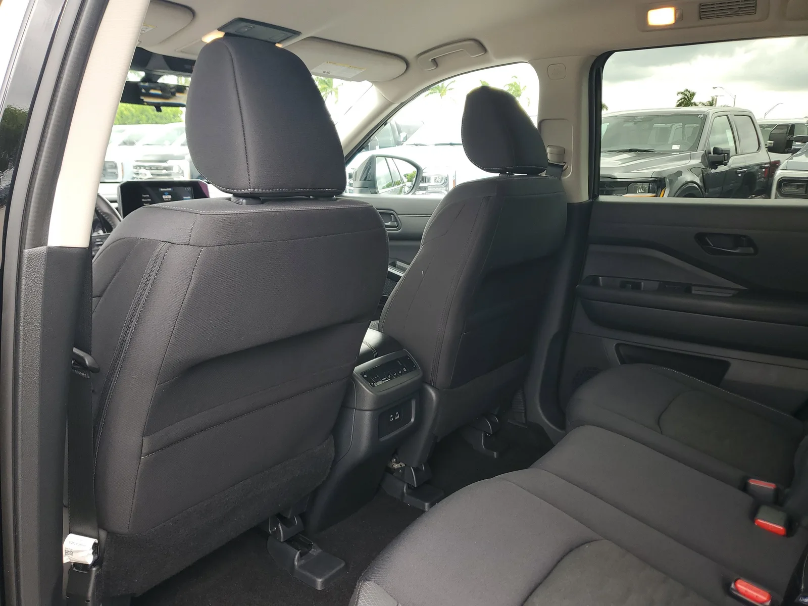 2025 Nissan Pathfinder SV photo 13
