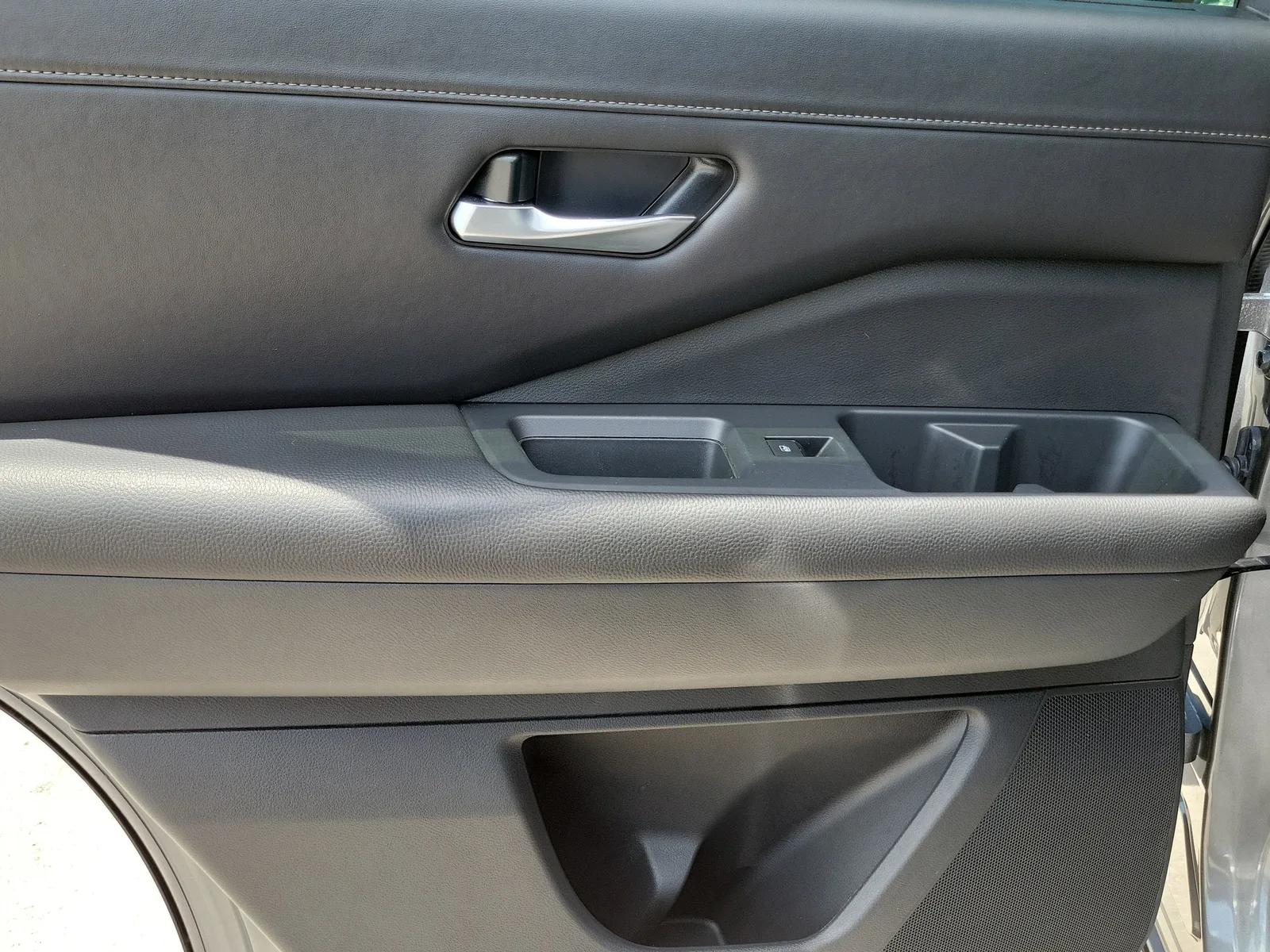 2025 Nissan Pathfinder SL photo 29