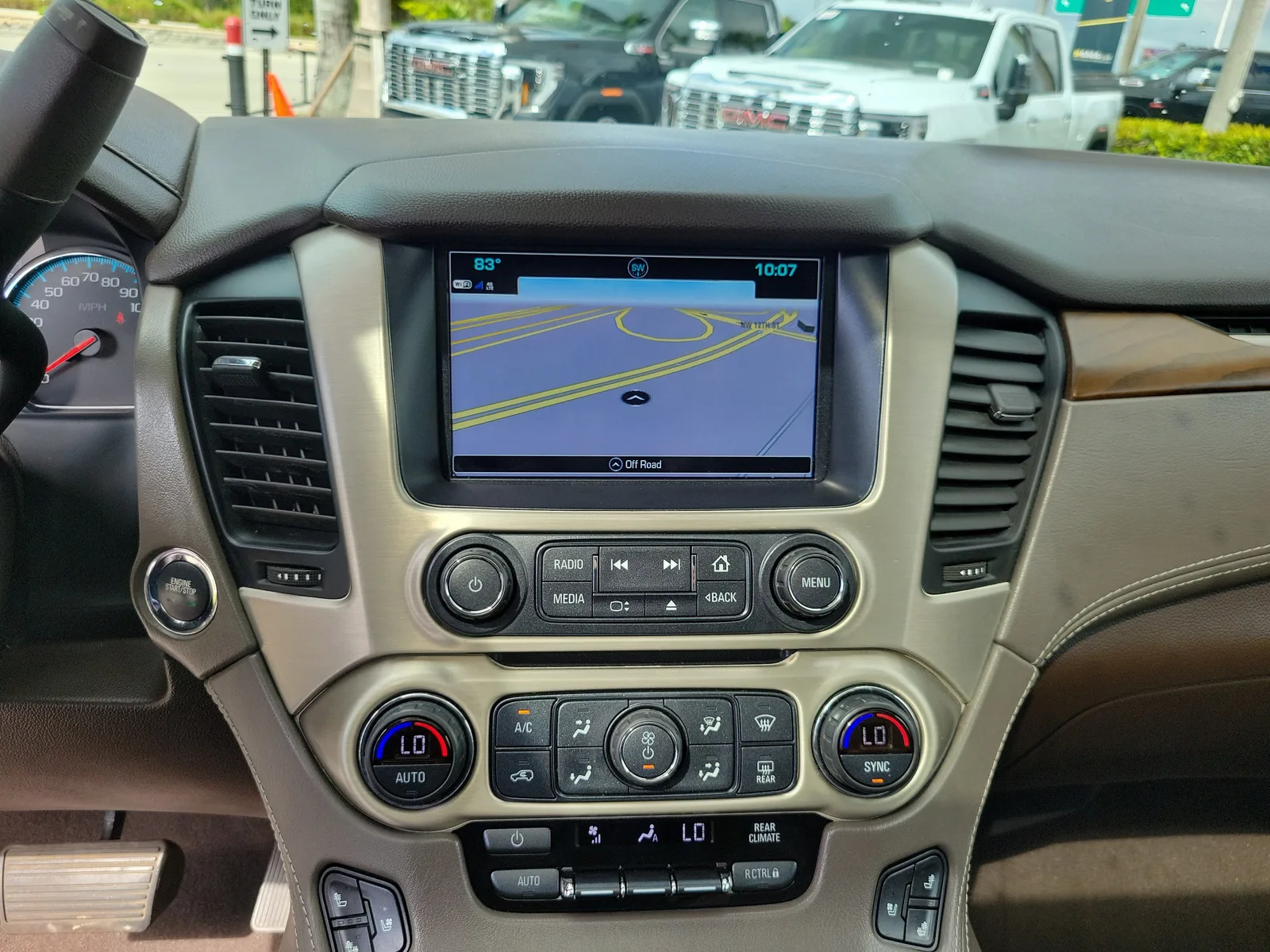 2020 GMC Yukon Denali photo 10