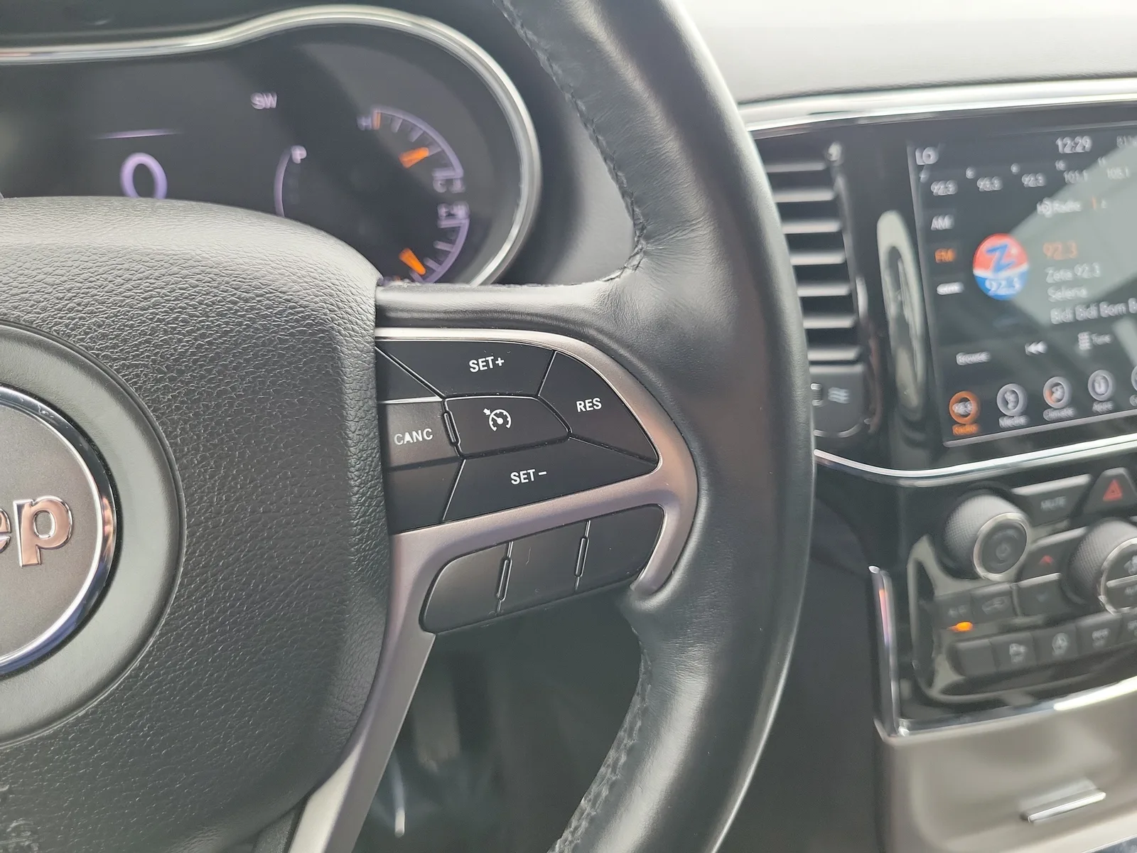2019 Jeep Grand Cherokee Altitude photo 21