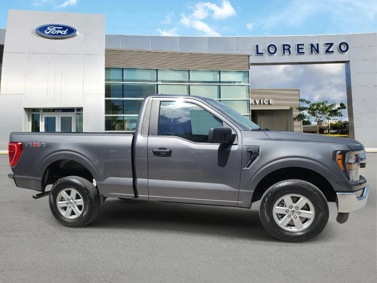 2023 Ford F-150 XLT 4WD photo 4