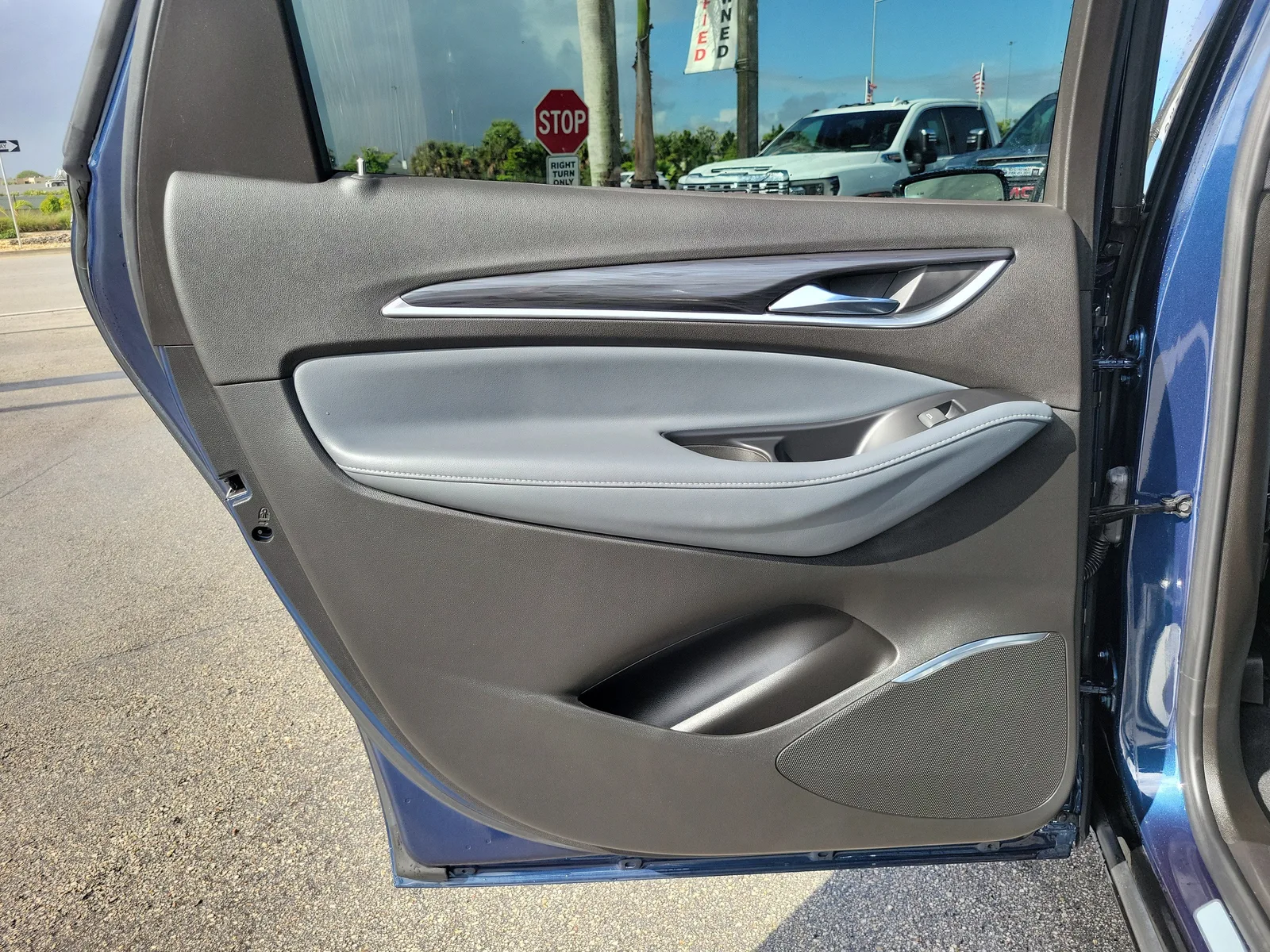 2023 Buick Enclave Premium photo 25