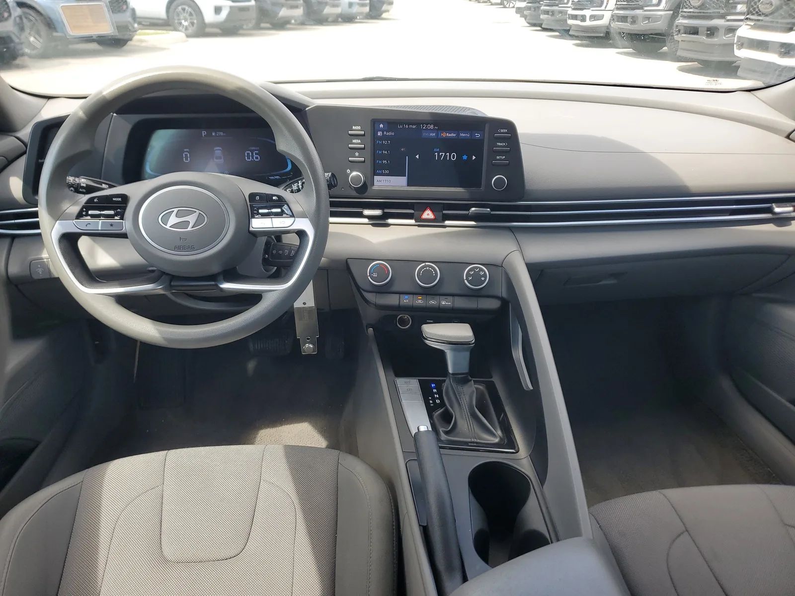 2024 Hyundai Elantra SE photo 17