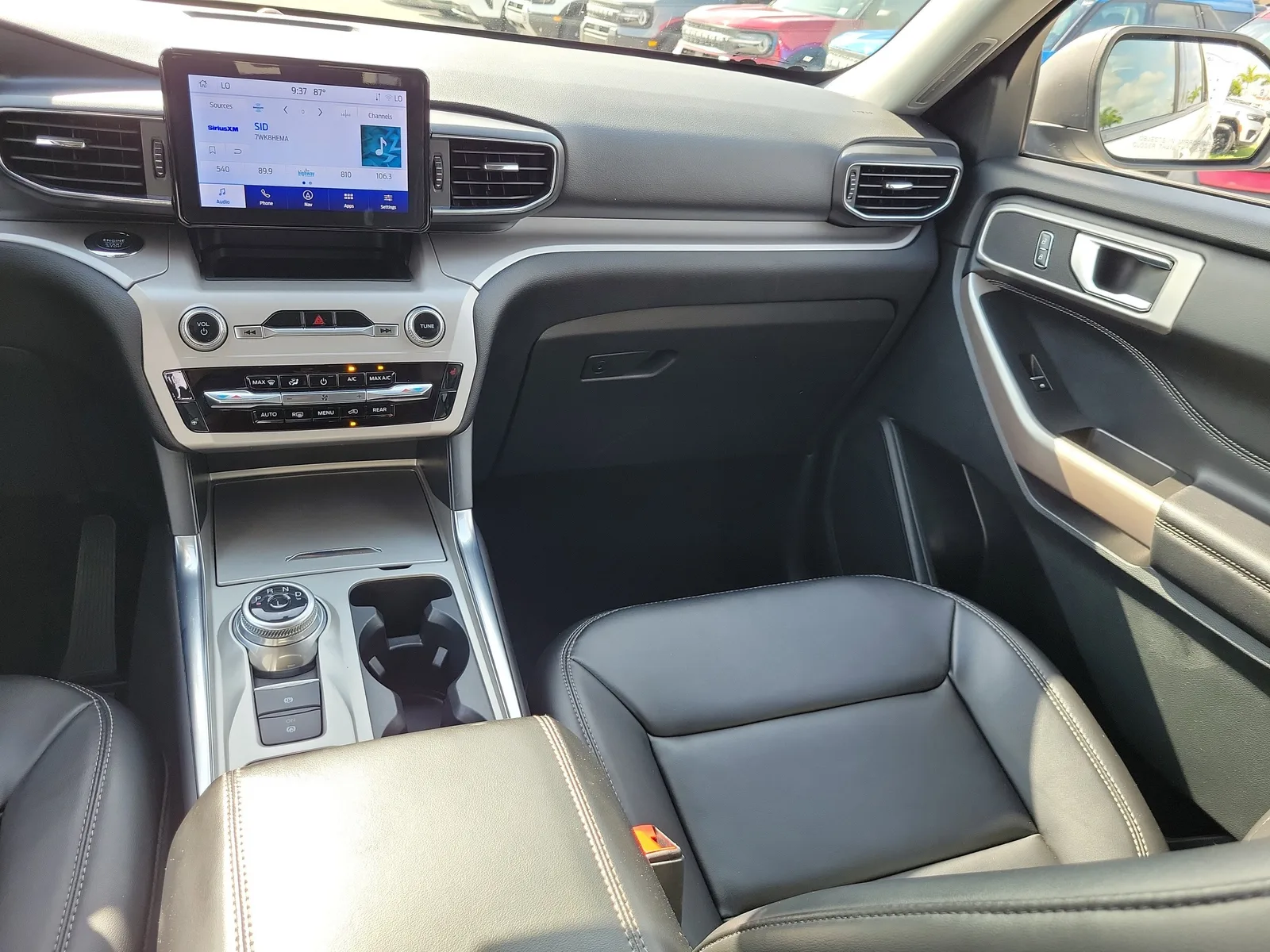 2023 Ford Explorer XLT photo 20