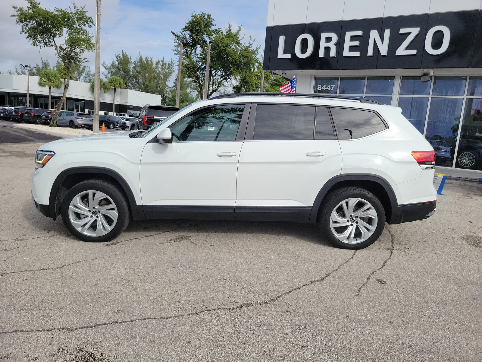 2022 Volkswagen Atlas 3.6L V6 SE w/Technology photo 8