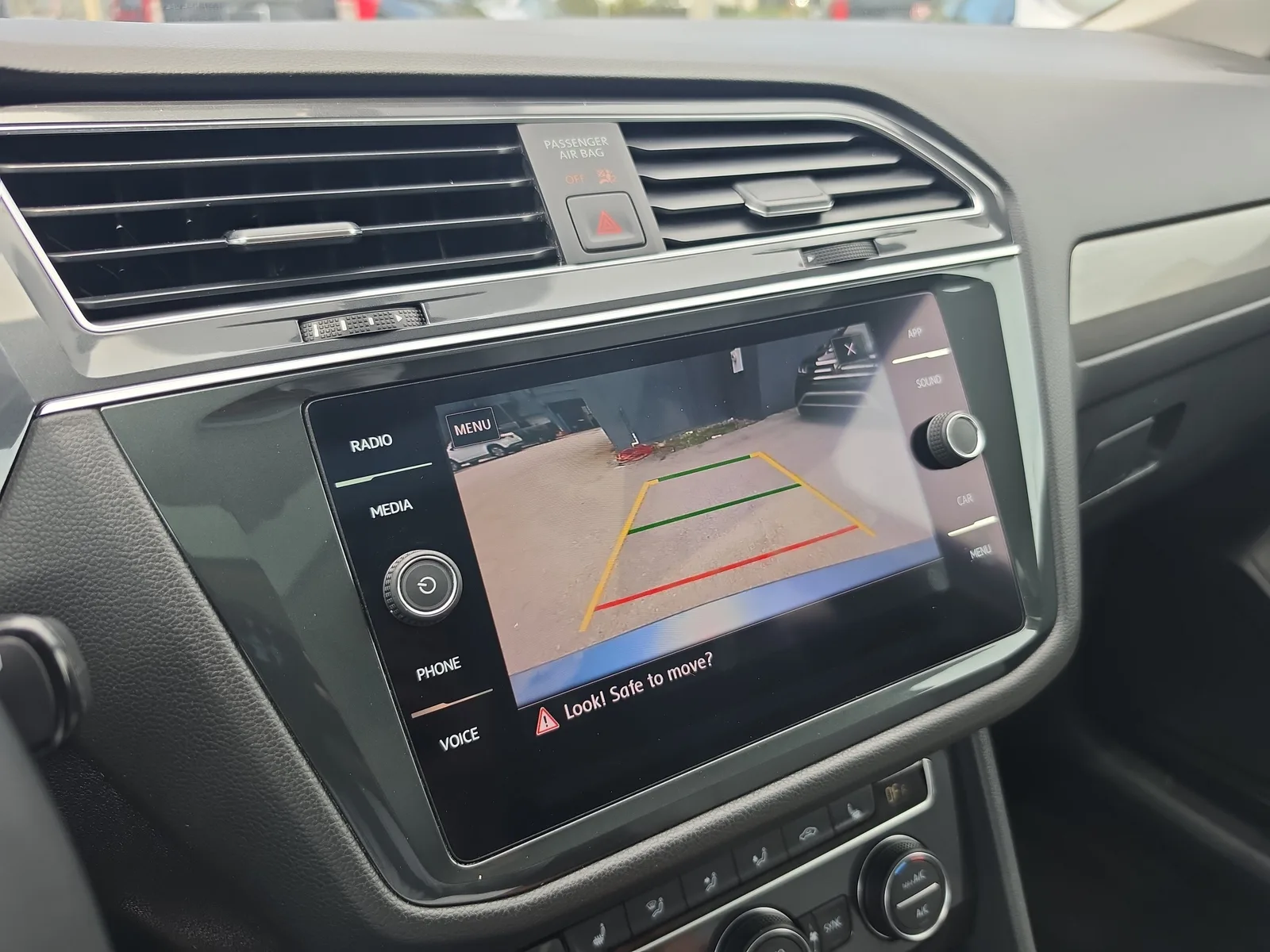 2020 Volkswagen Tiguan SE photo 8