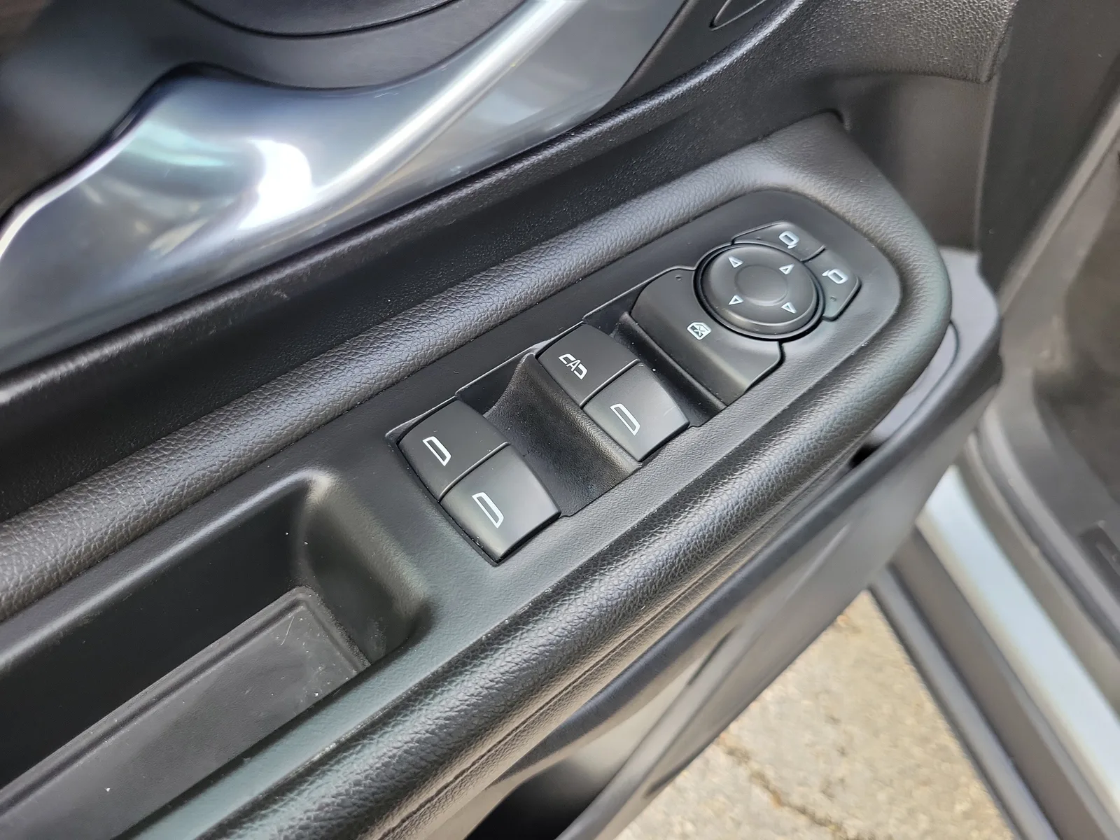 2023 GMC Terrain SLE photo 24
