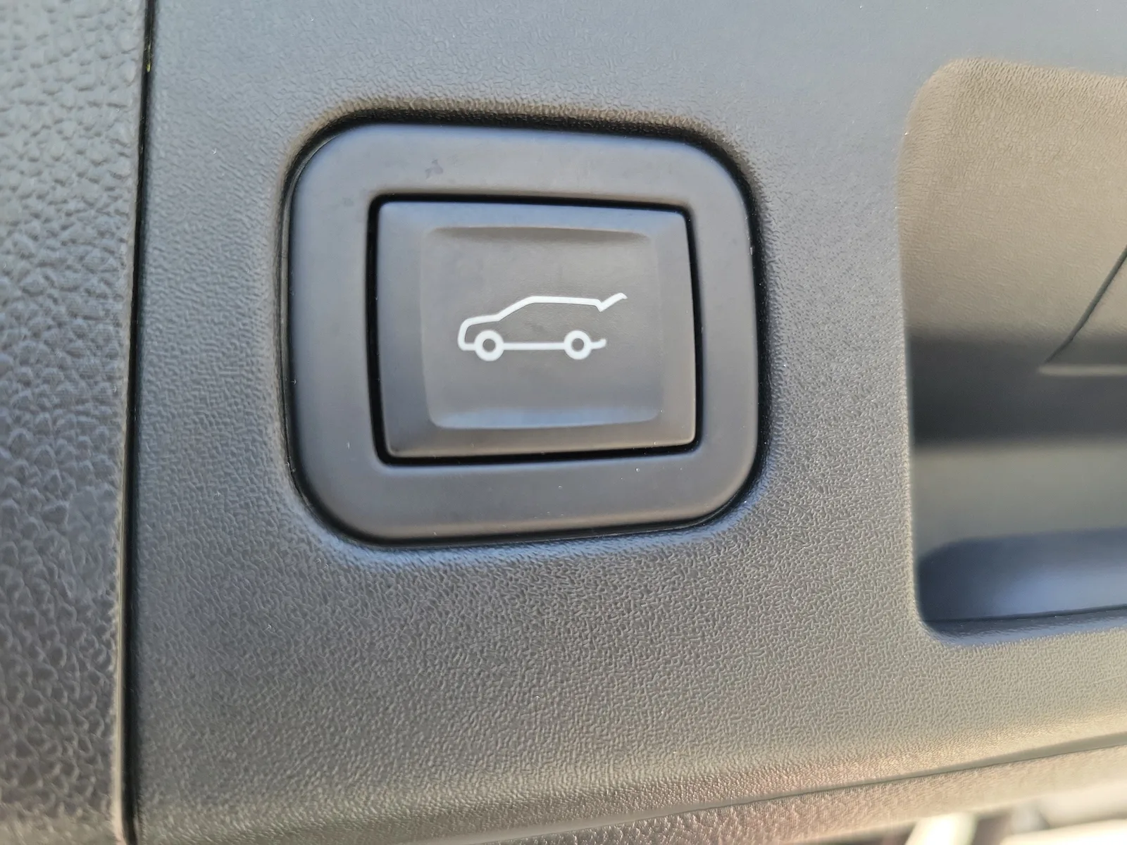 2024 Cadillac XT4 FWD Luxury photo 17