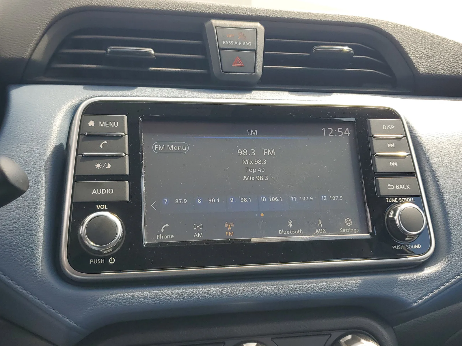 2025 Nissan Versa SV photo 21