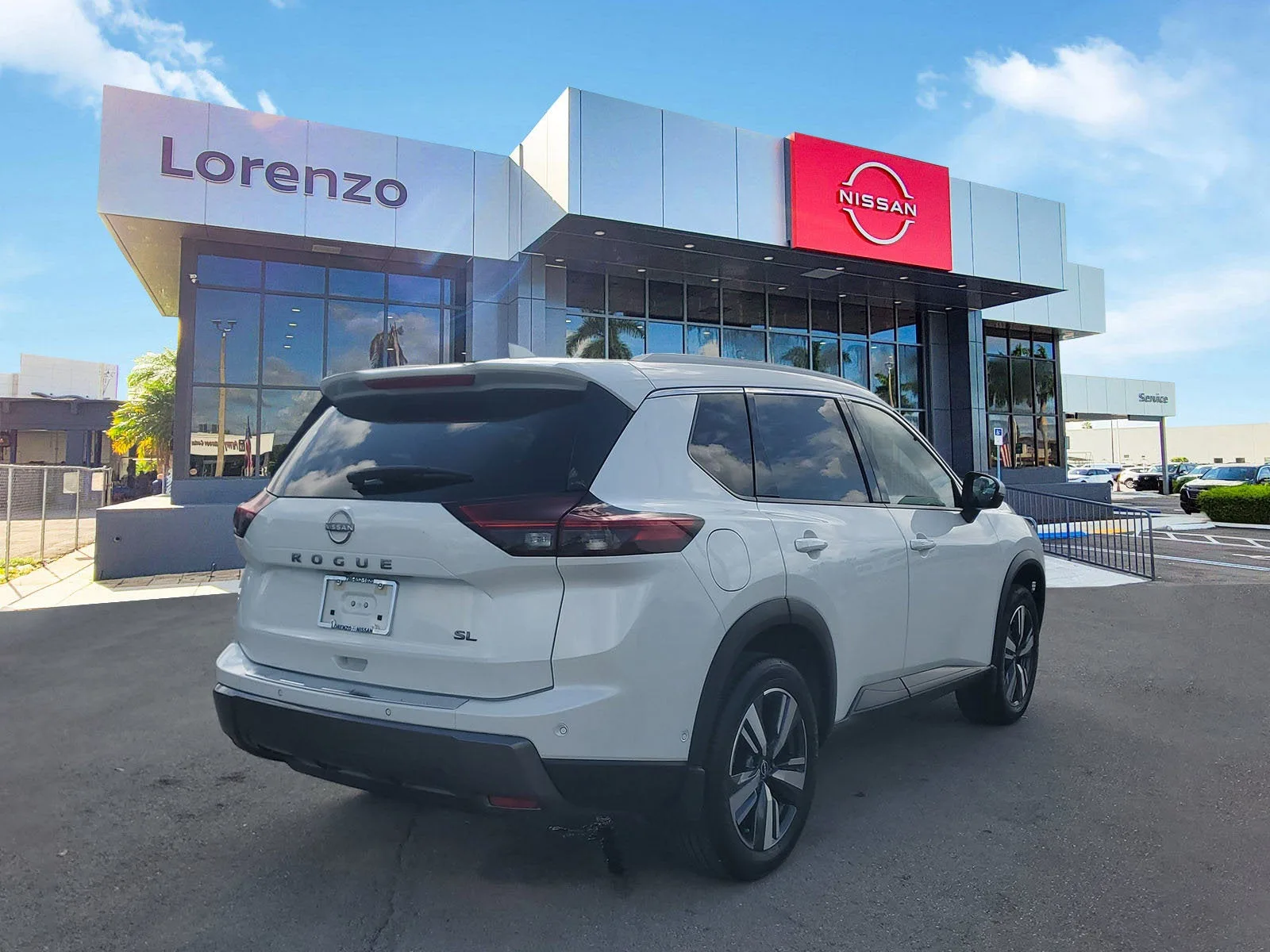 2025 Nissan Rogue SL photo 5