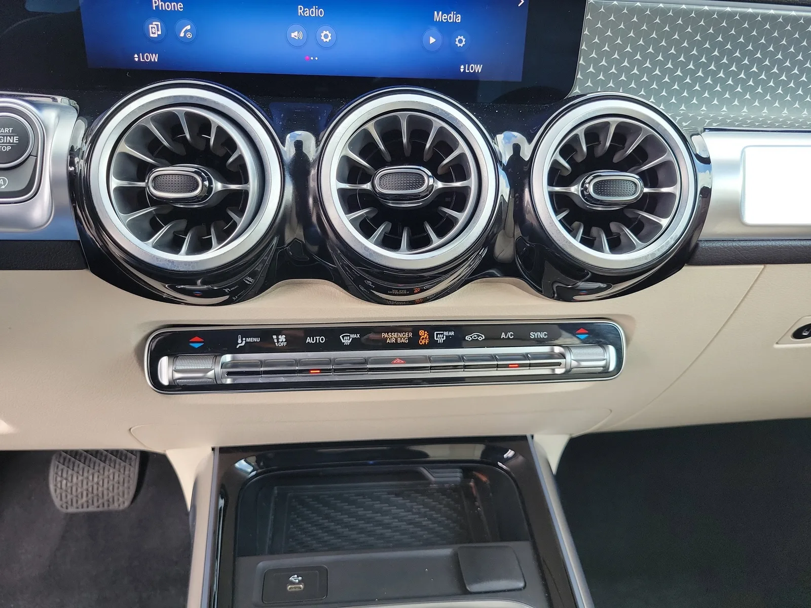 2025 Mercedes-Benz GLB GLB 250 photo 24