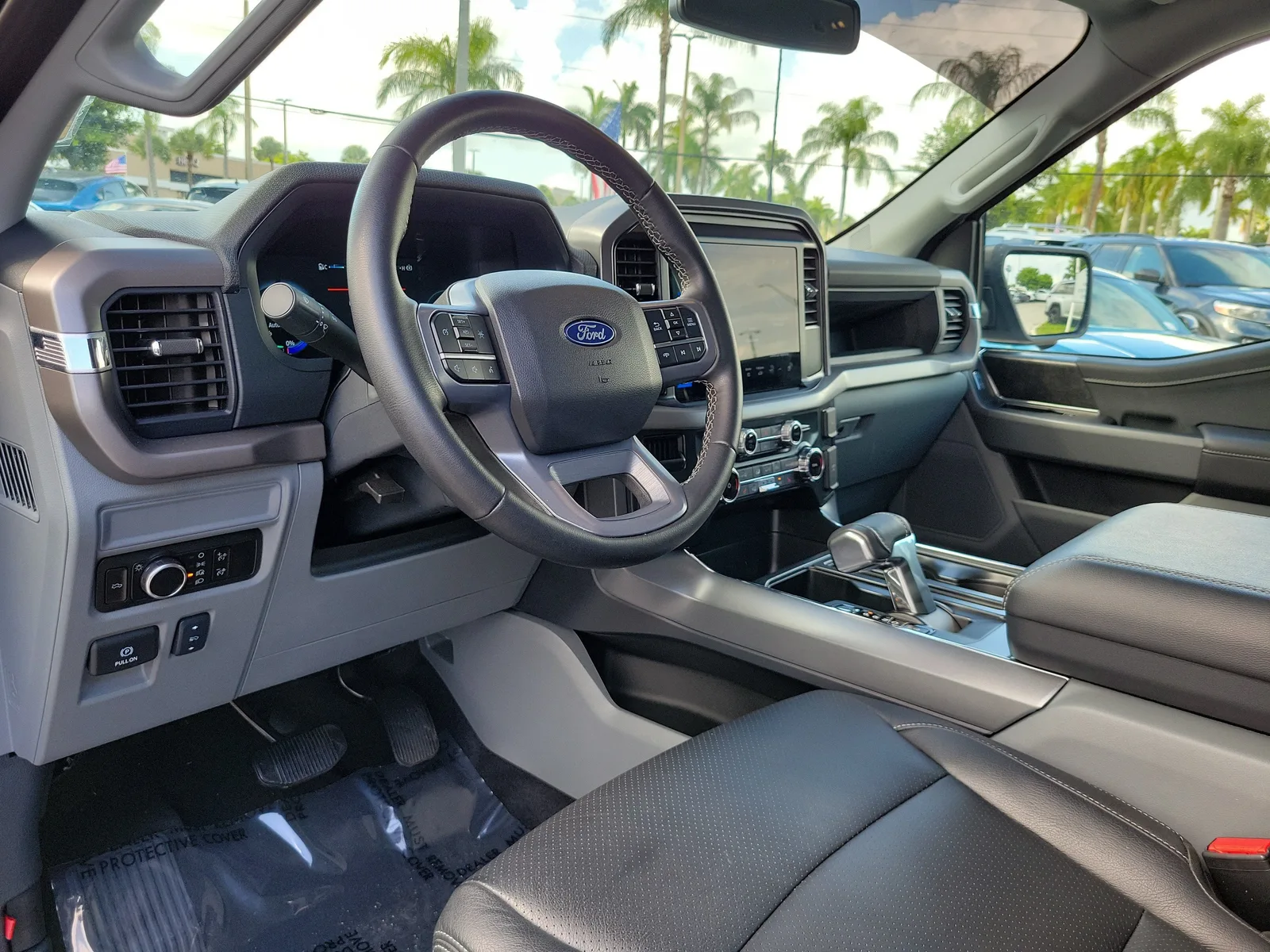 2025 Ford F-150 Lightning XLT photo 13