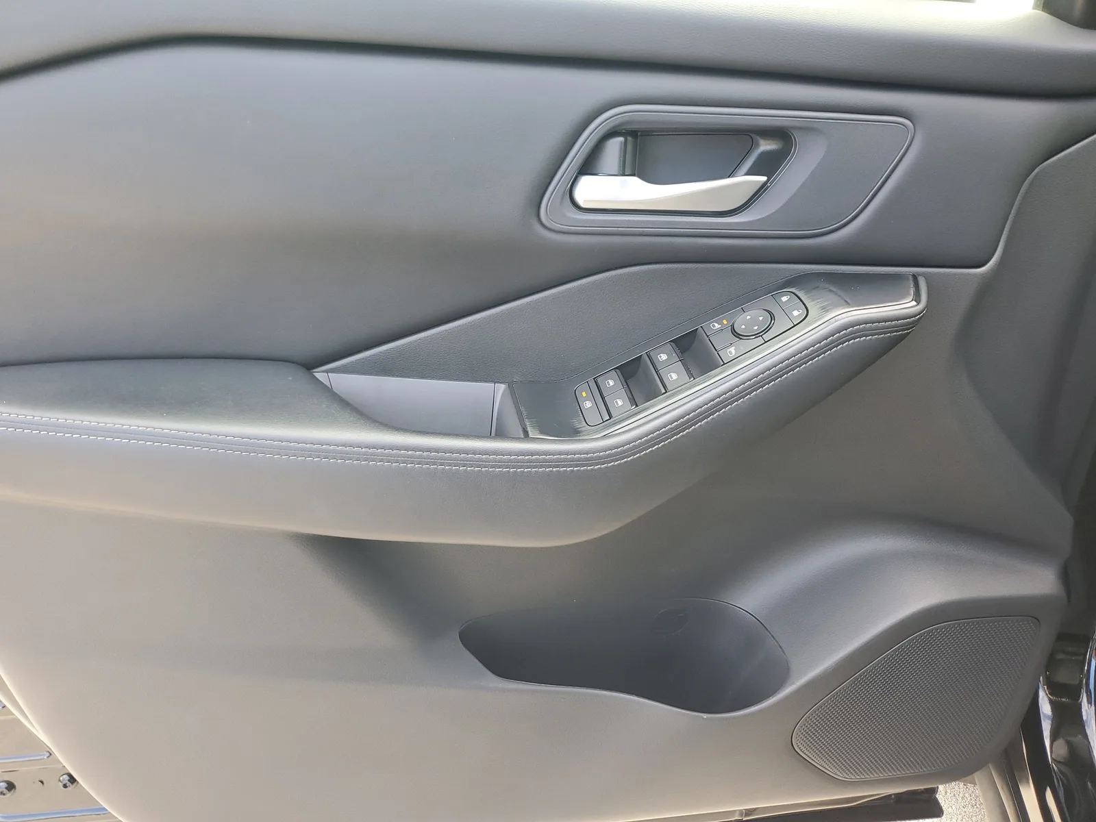 2024 Nissan Rogue SV photo 27