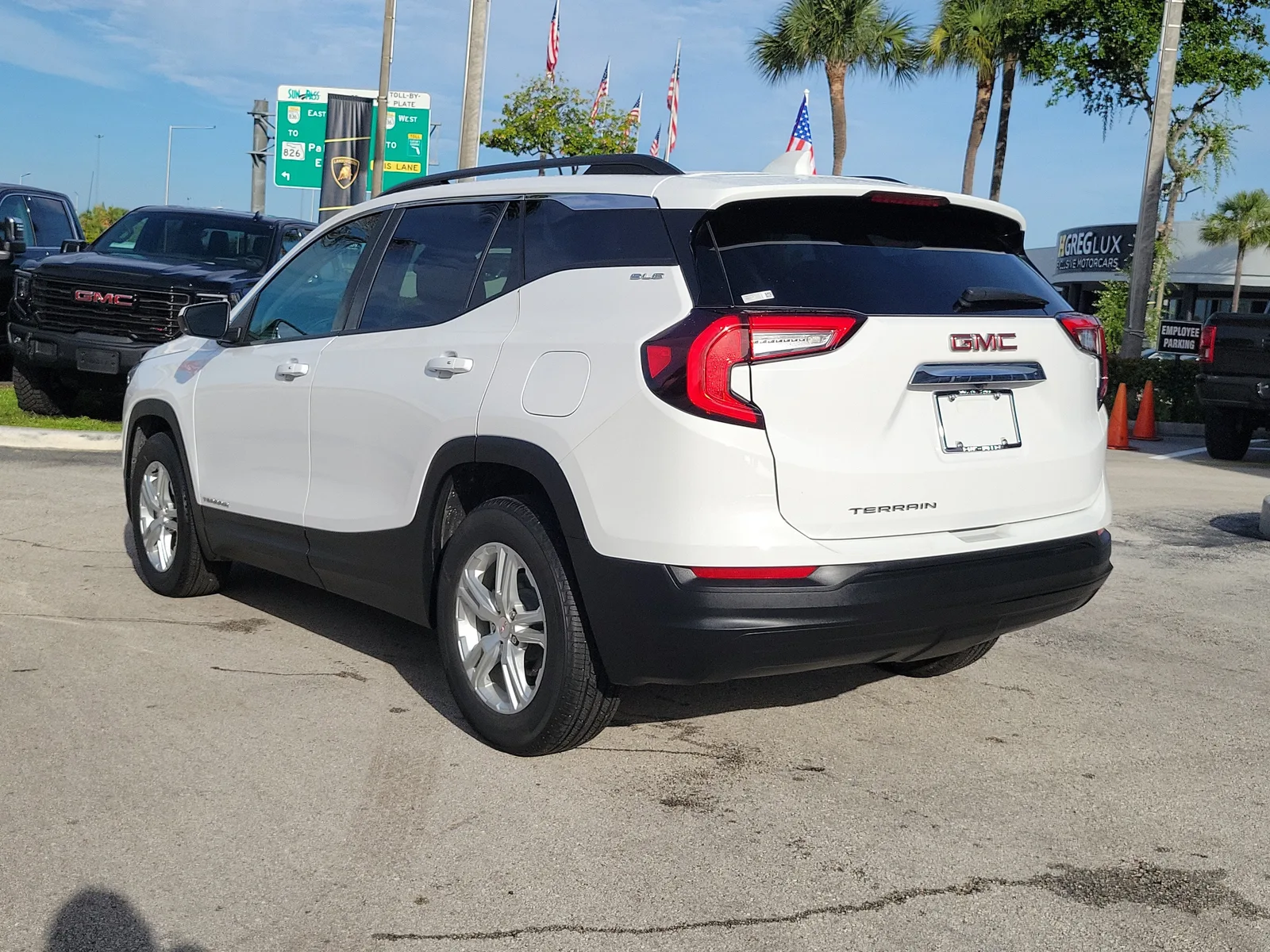 2023 GMC Terrain SLE photo 7