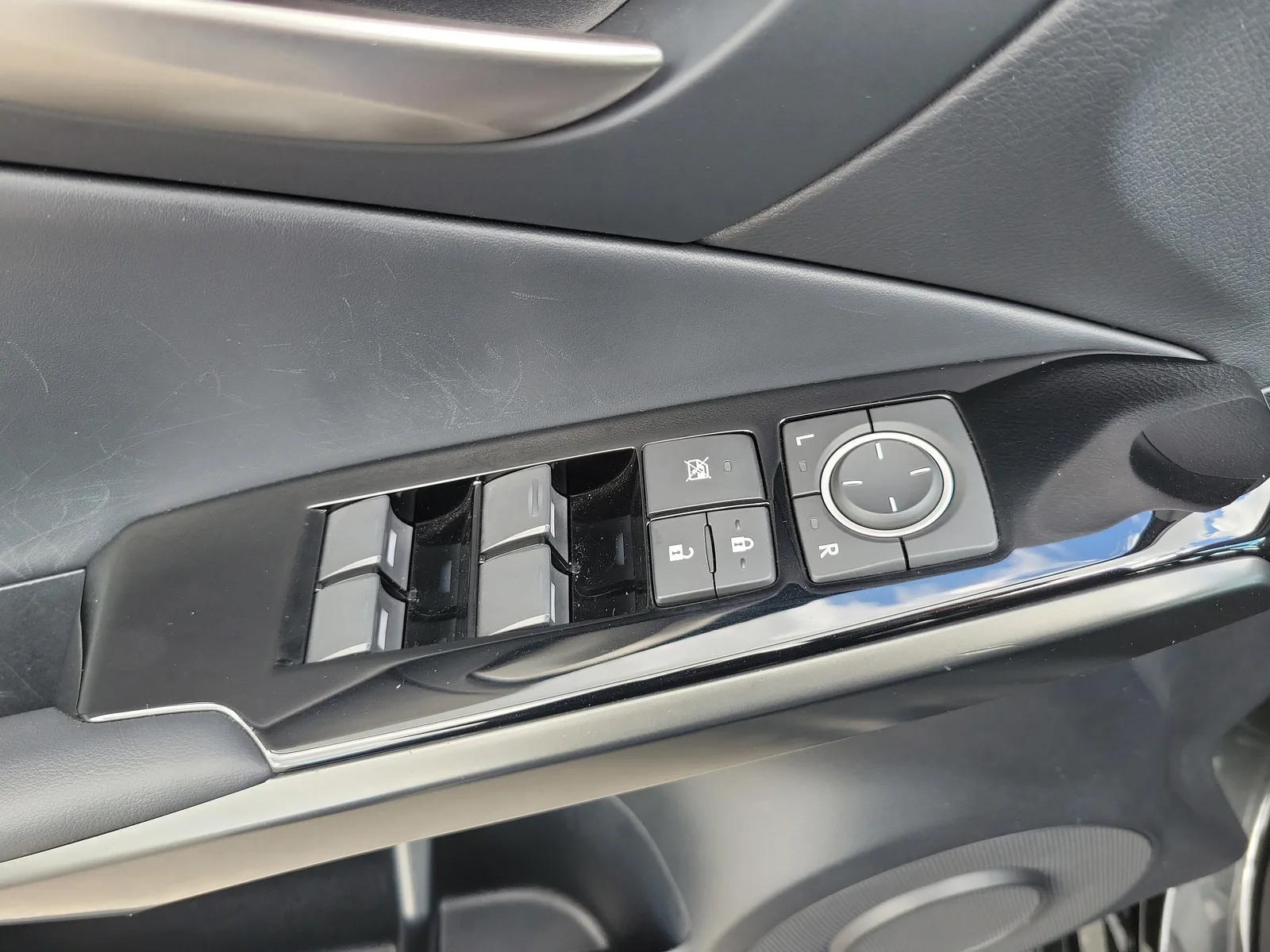 2024 Lexus IS IS 350 F SPORT photo 28