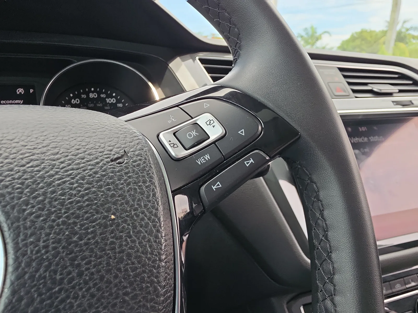 2020 Volkswagen Tiguan SE photo 18