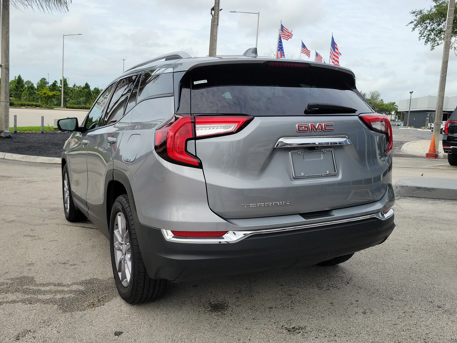2024 GMC Terrain SLT photo 7