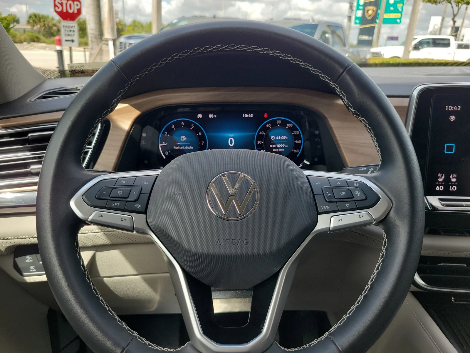 2025 Volkswagen Atlas 2.0T SE w/Technology photo 19