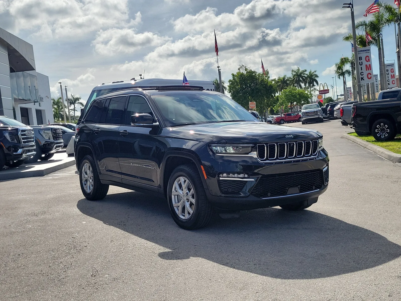 2024 Jeep Grand Cherokee Limited photo 3
