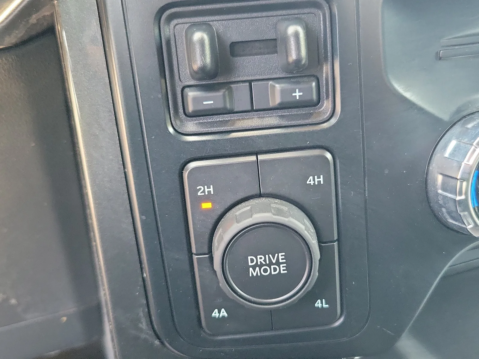 2023 Ford F-150 LARIAT 4WD photo 26