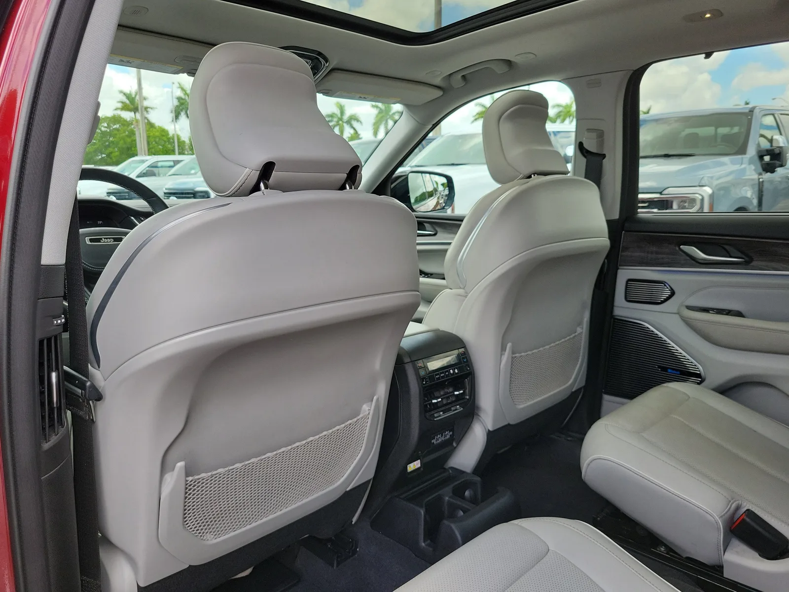 2021 Jeep Grand Cherokee L Overland photo 15