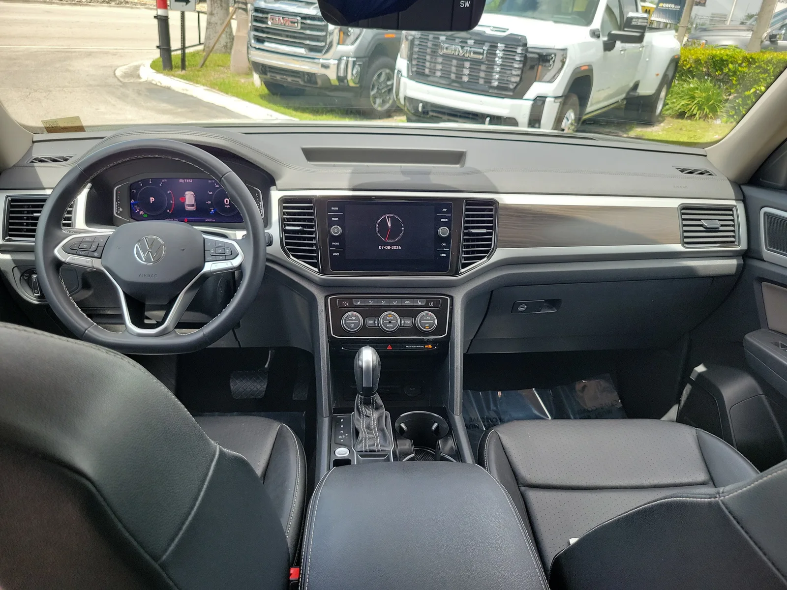 2023 Volkswagen Atlas 3.6L V6 SE w/Technology photo 18