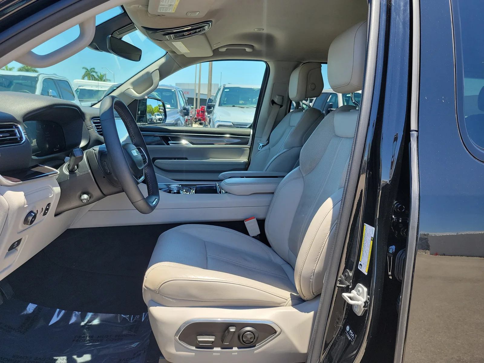2023 Jeep Wagoneer Base photo 11