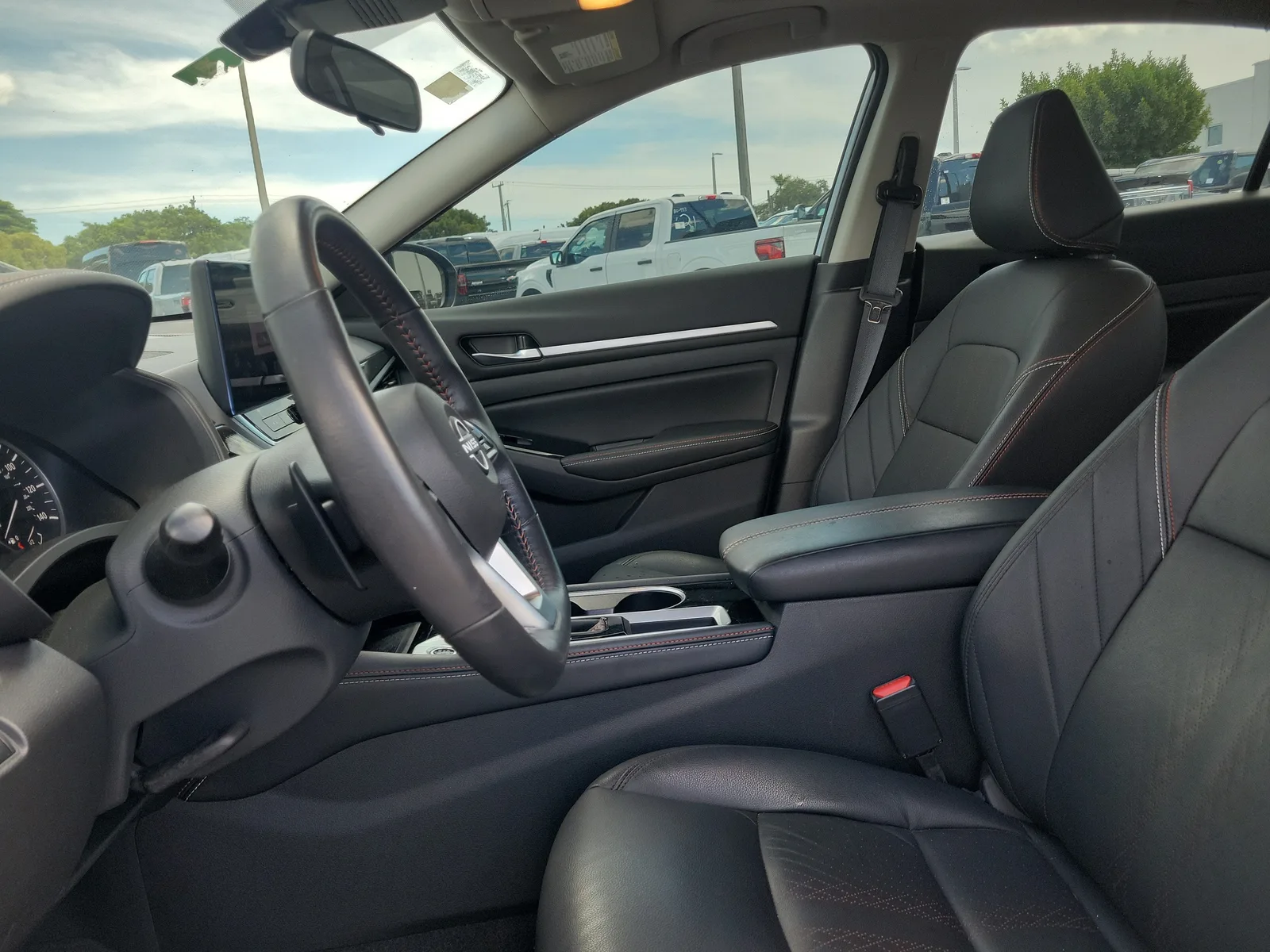 2024 Nissan Altima 2.5 SR photo 11
