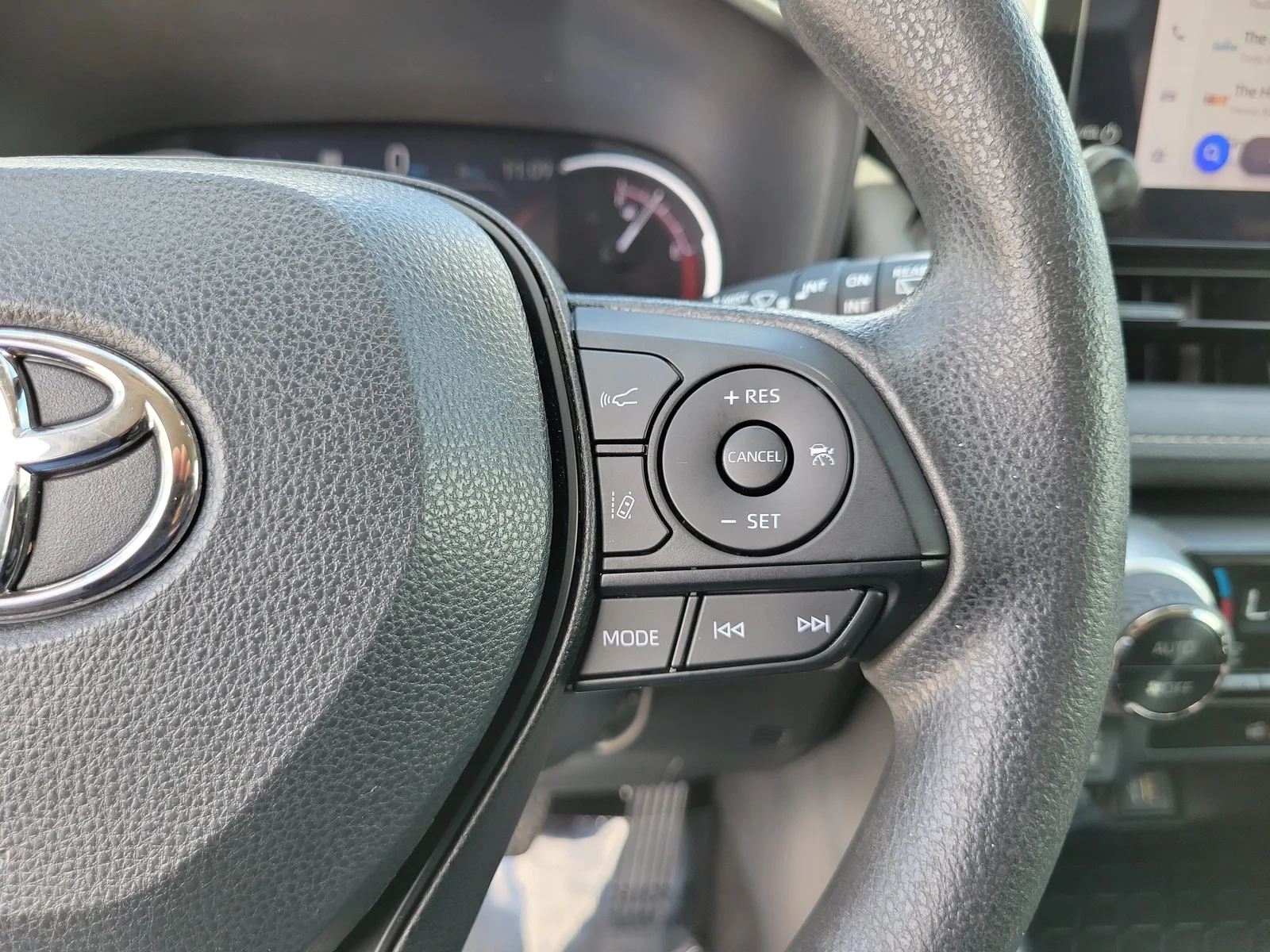 2023 Toyota RAV4 XLE photo 28