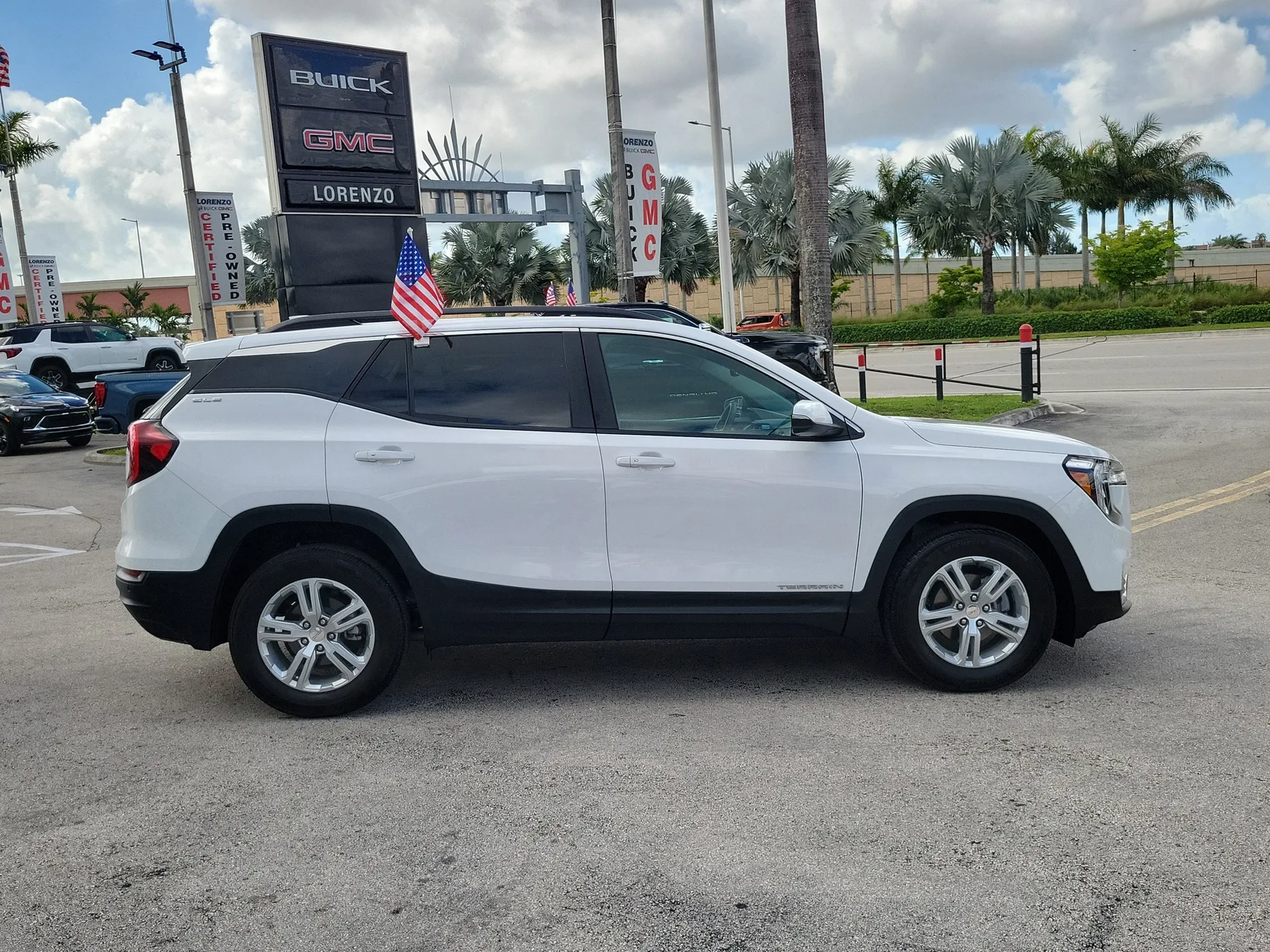 2024 GMC Terrain SLE photo 5
