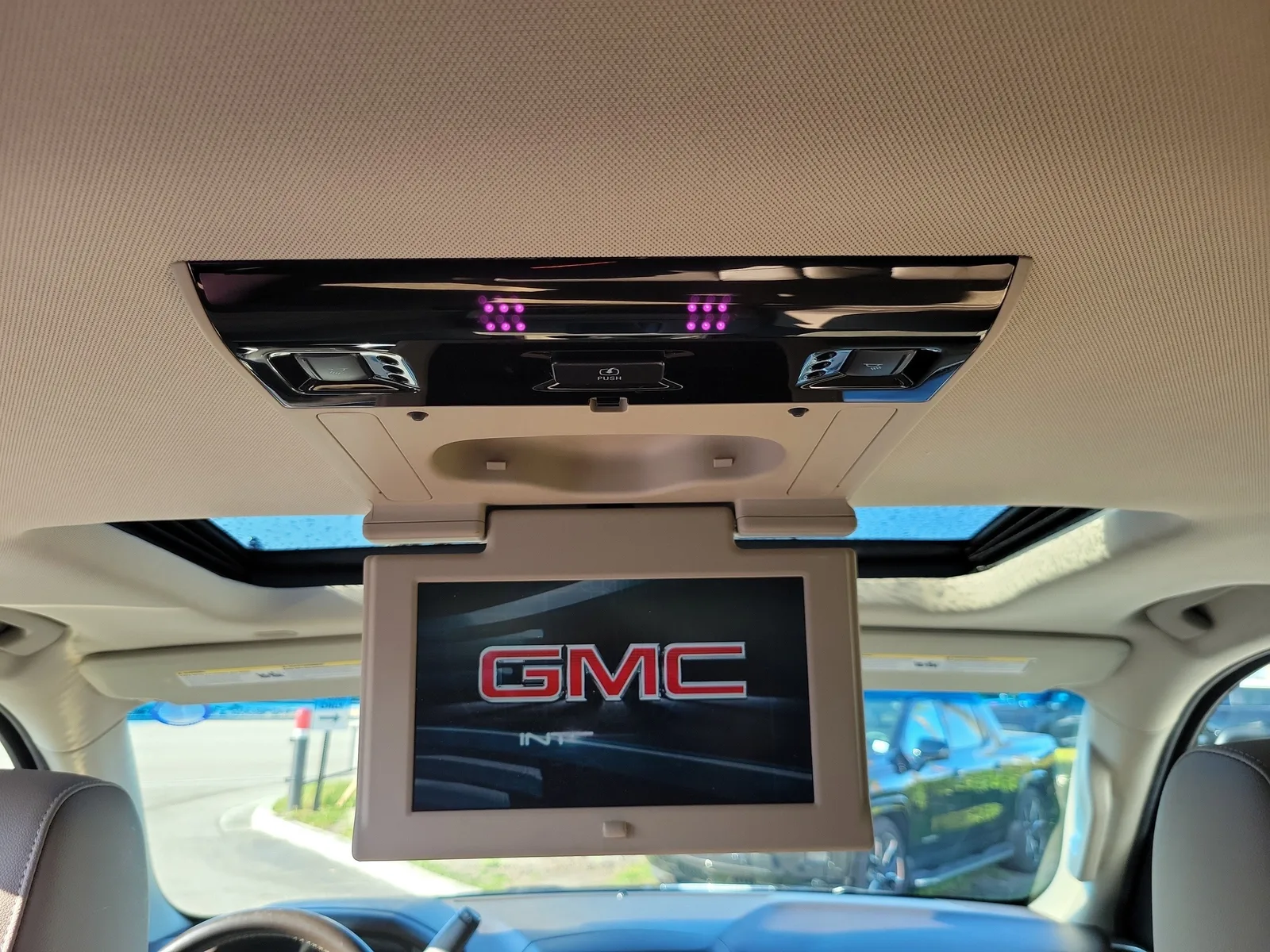 2019 GMC Yukon SLT photo 12