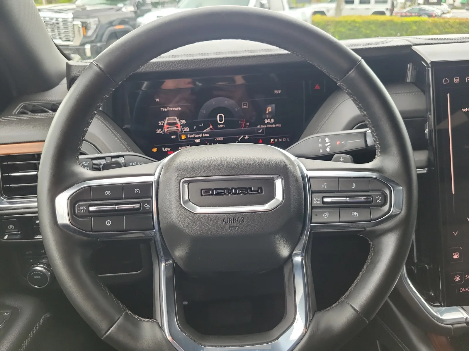 2025 GMC Yukon Denali photo 18