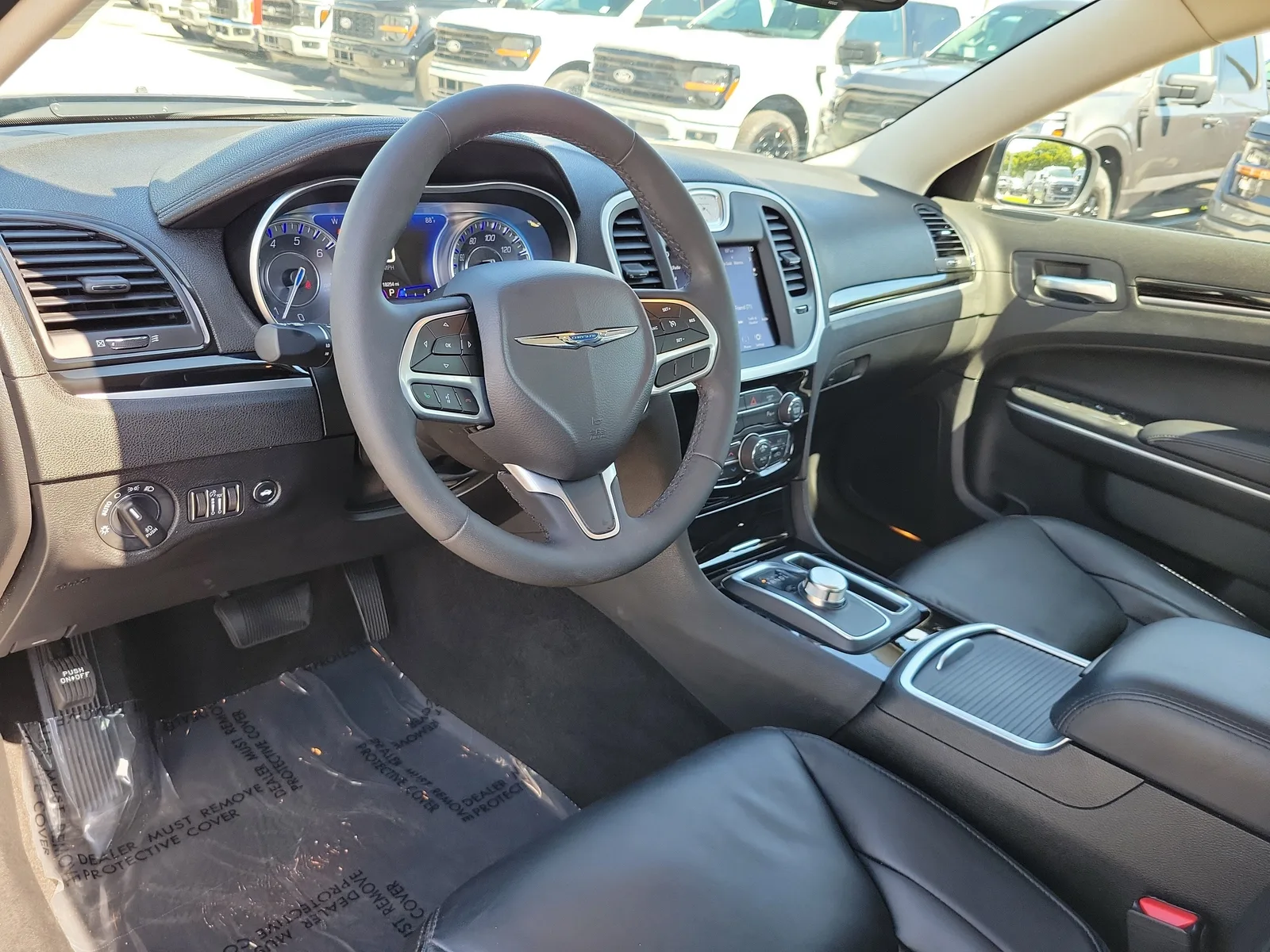 2023 Chrysler 300 Touring L photo 12